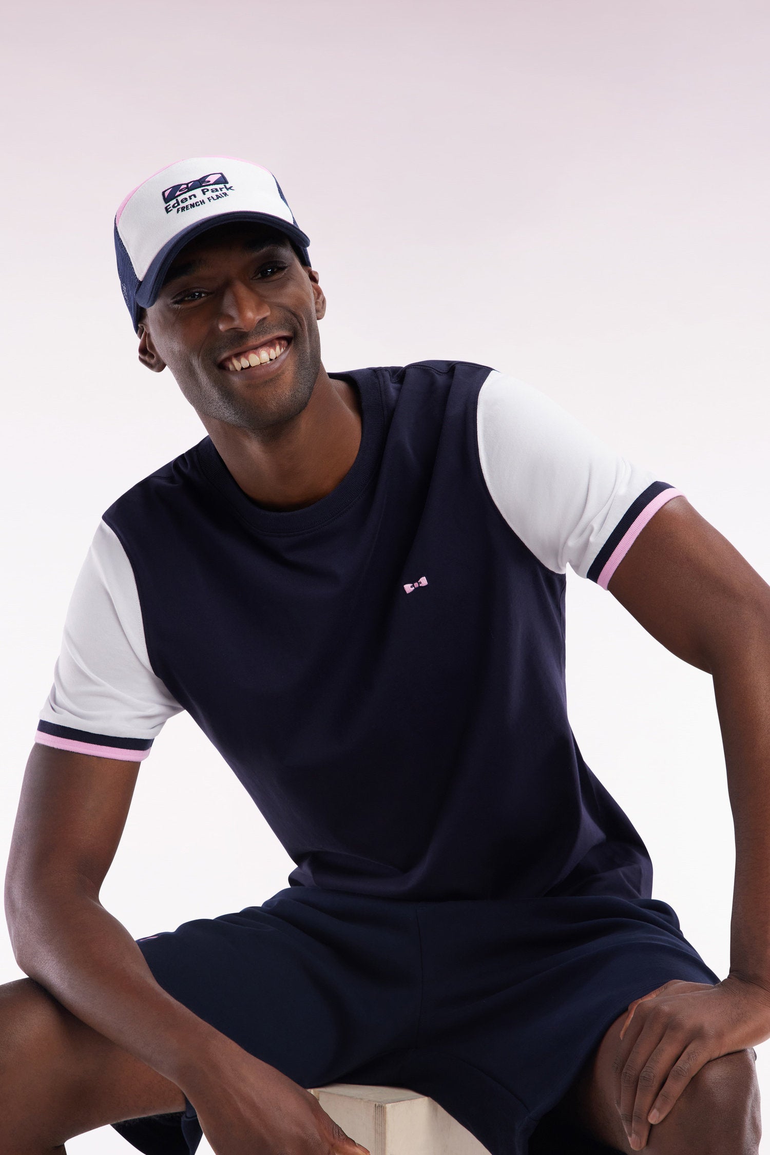 Eden Park_Straight-Fit Two-Tone White Cotton T-Shirt with Bow Tie Embroidery_E25MAITC0035_BC_03