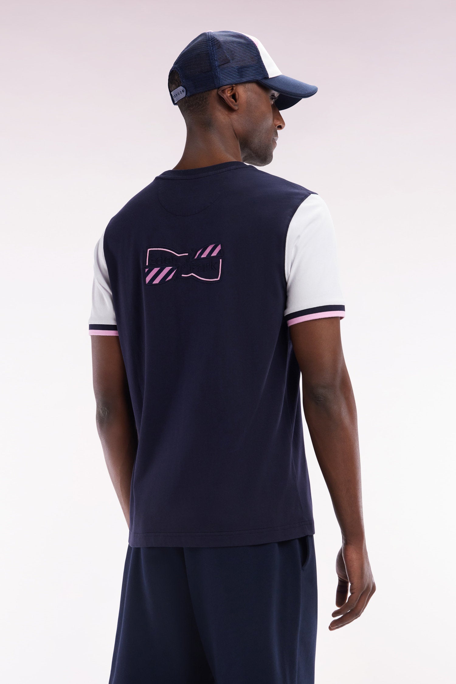 Eden Park_Straight-Fit Two-Tone White Cotton T-Shirt with Bow Tie Embroidery_E25MAITC0035_BC_04