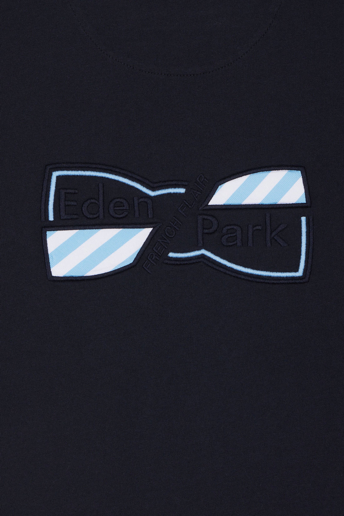 Eden Park_Straight-Fit Two-Tone Navy Cotton T-Shirt with Bow Tie Embroidery_E25MAITC0035_BLF_02