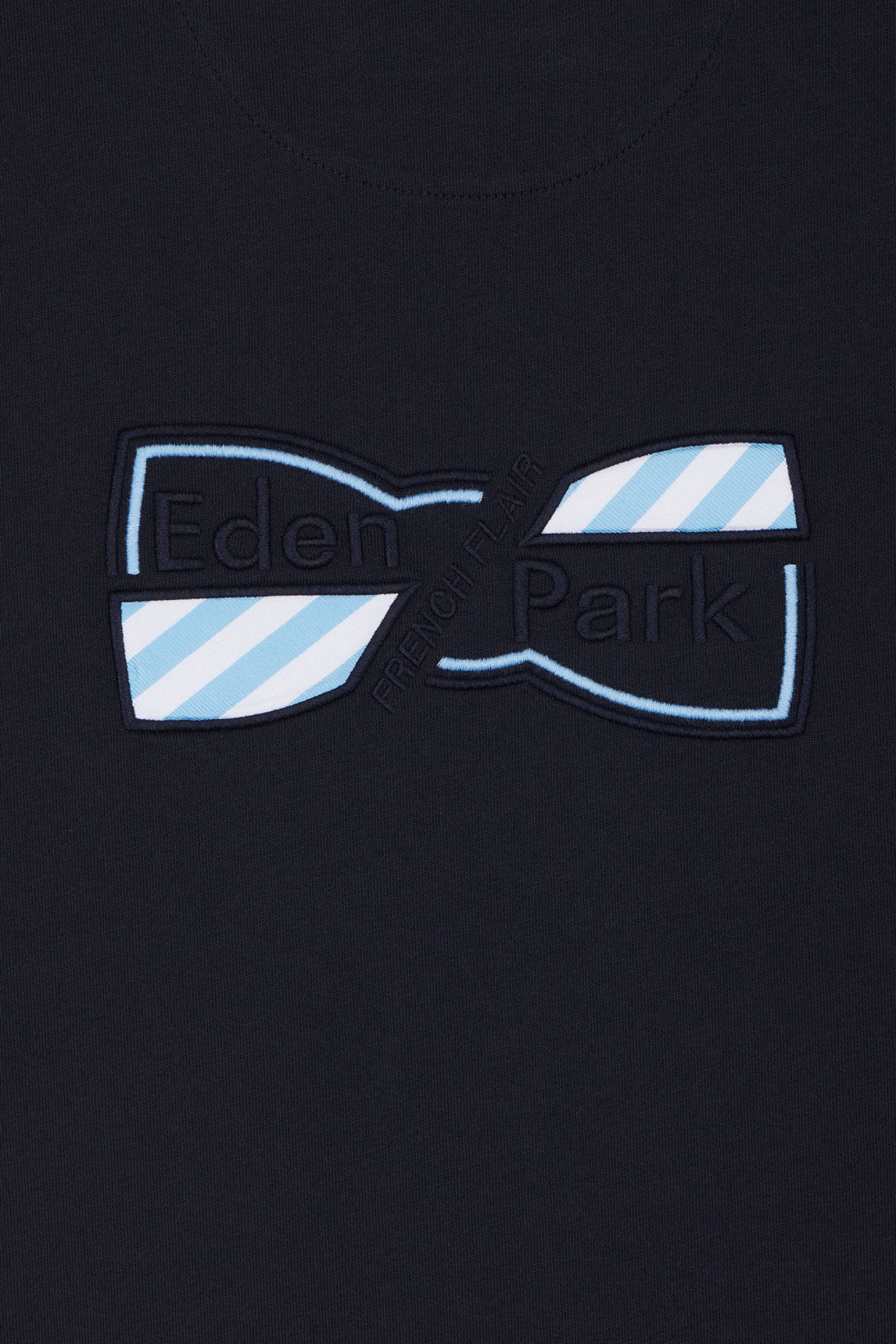 Eden Park_Straight-Fit Two-Tone Navy Cotton T-Shirt with Bow Tie Embroidery_E25MAITC0035_BLF_02