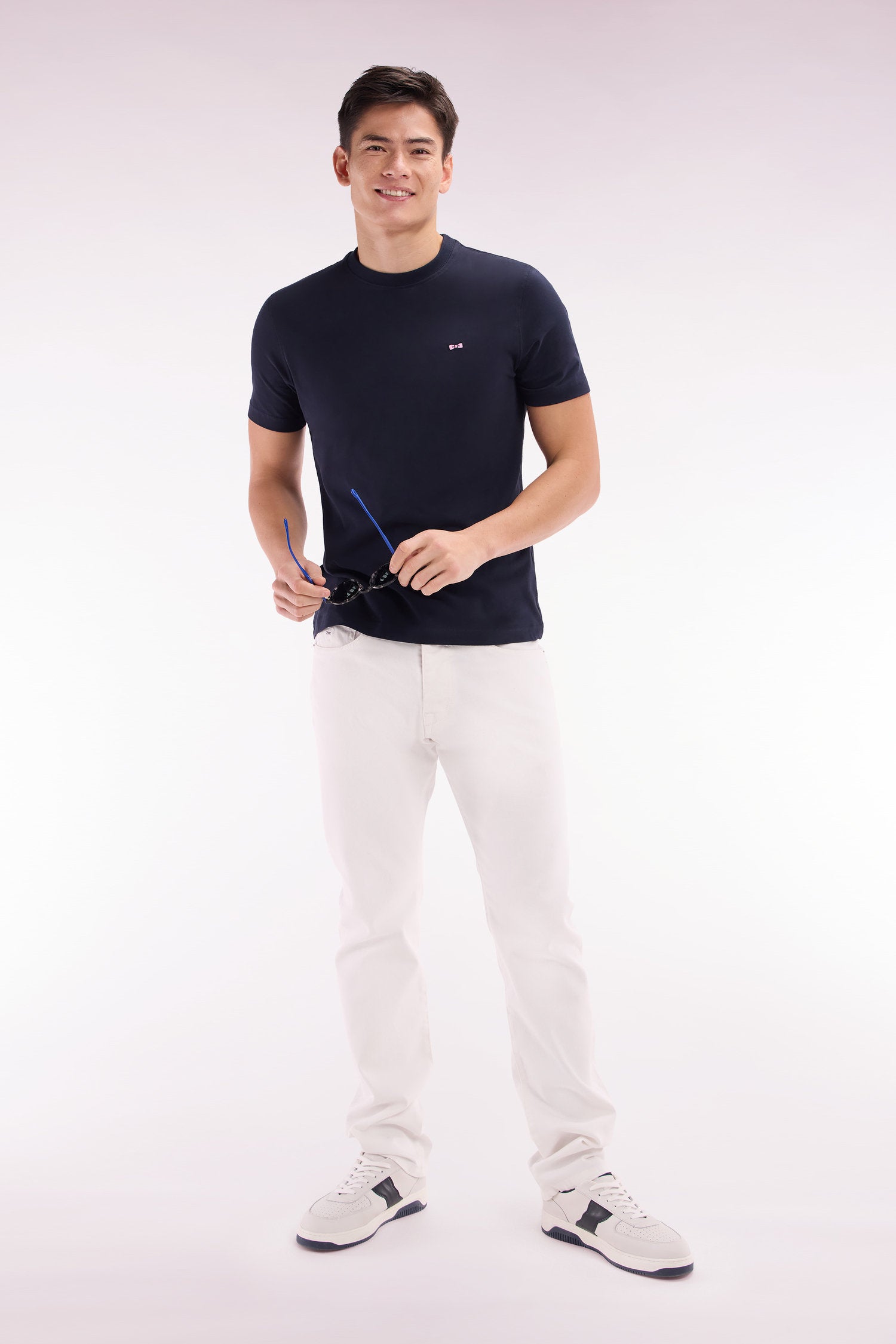 Eden Park_Straight Fit Navy Cotton T-Shirt with Striped Back Embroidery_E25MAITC0040_BLF_03