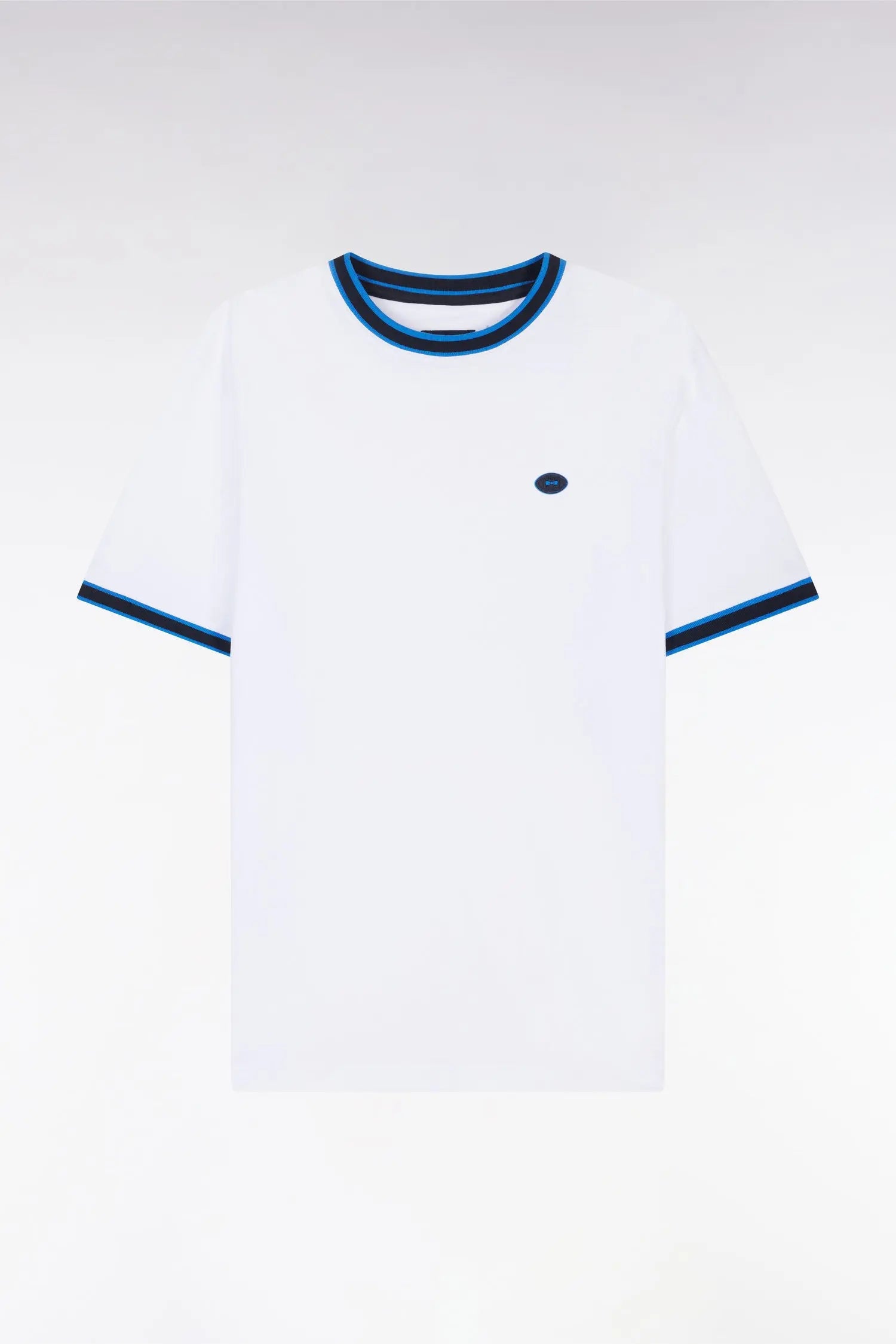 Eden Park_Relaxed-Fit White Cotton T-Shirt with Blue Ribbed Cuffs_E25MAITC0042_BLM25_04