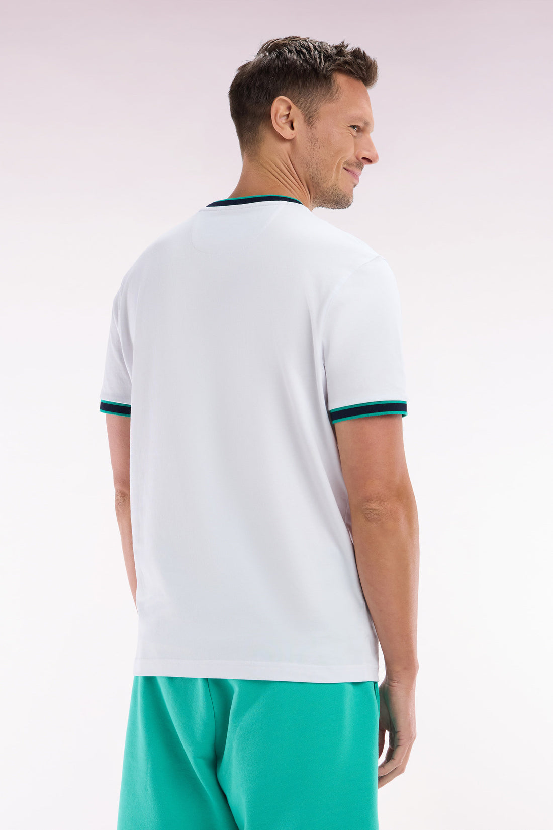Eden Park_Relaxed-Fit White Cotton T-Shirt with Green Ribbed Cuffs_E25MAITC0042_VEM37_02