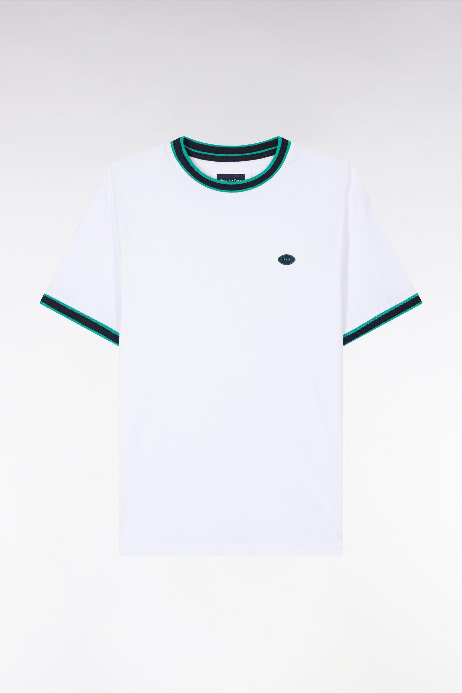 Eden Park_Relaxed-Fit White Cotton T-Shirt with Green Ribbed Cuffs_E25MAITC0042_VEM37_04