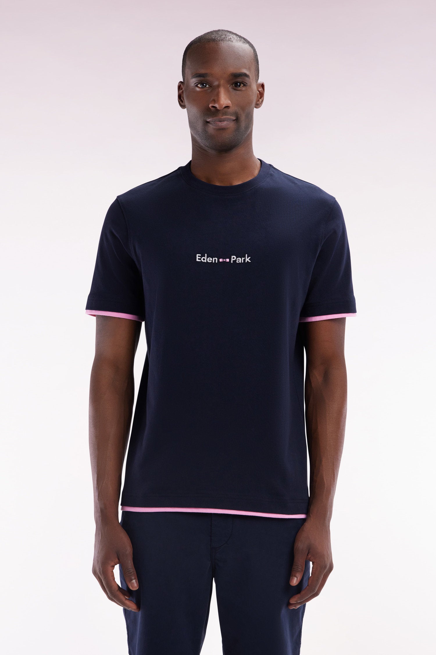 Eden Park_Straight-Fit Embroidered Navy Cotton T-Shirt with a Layering Effect_E25MAITC0050_BLF_01