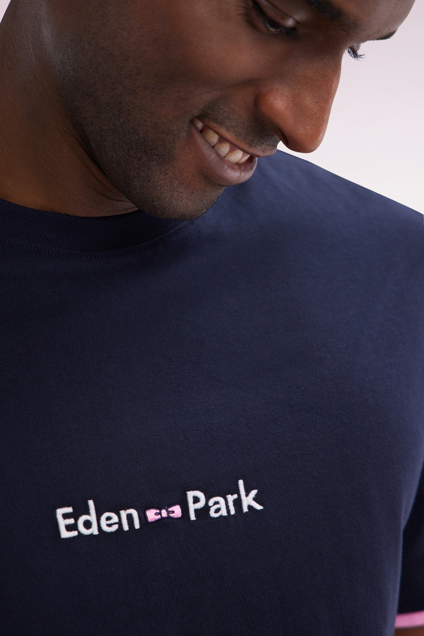Eden Park_Straight-Fit Embroidered Navy Cotton T-Shirt with a Layering Effect_E25MAITC0050_BLF_03