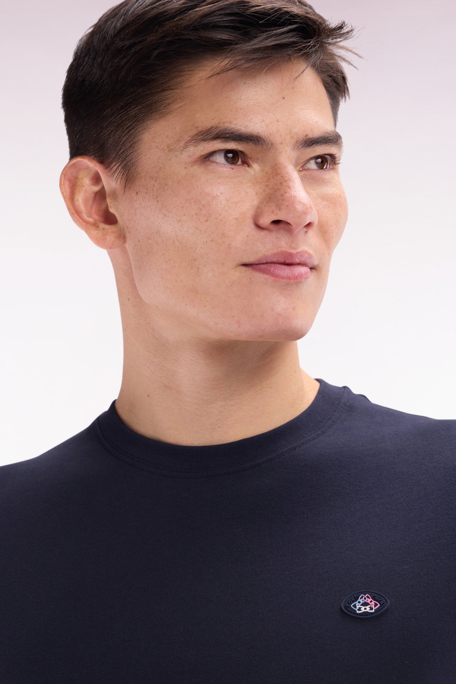 Eden Park_Straight-Fit Navy Cotton T-Shirt with Colorful Sleeve Trim_E25MAITC0051_BLF_03