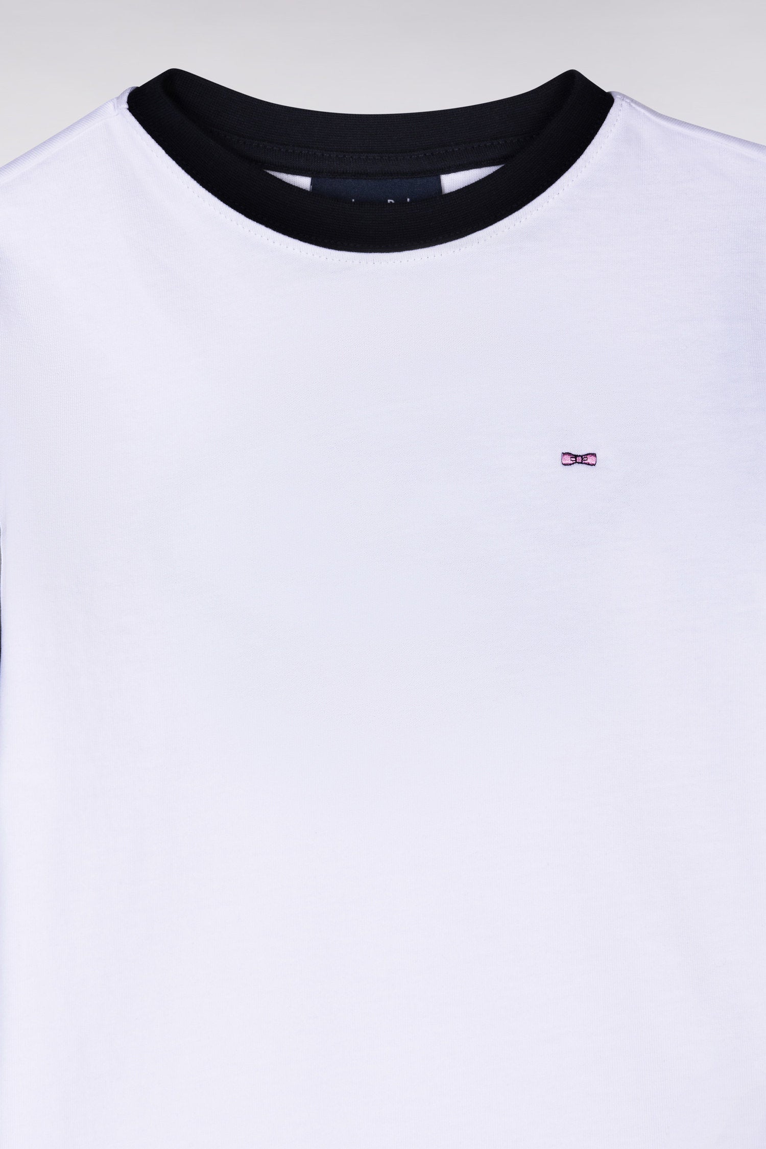 Eden Park_Straight-Fit Navy and White Cotton T-Shirt with Striped Back Embroidery_E25MAITC0057_BC_02