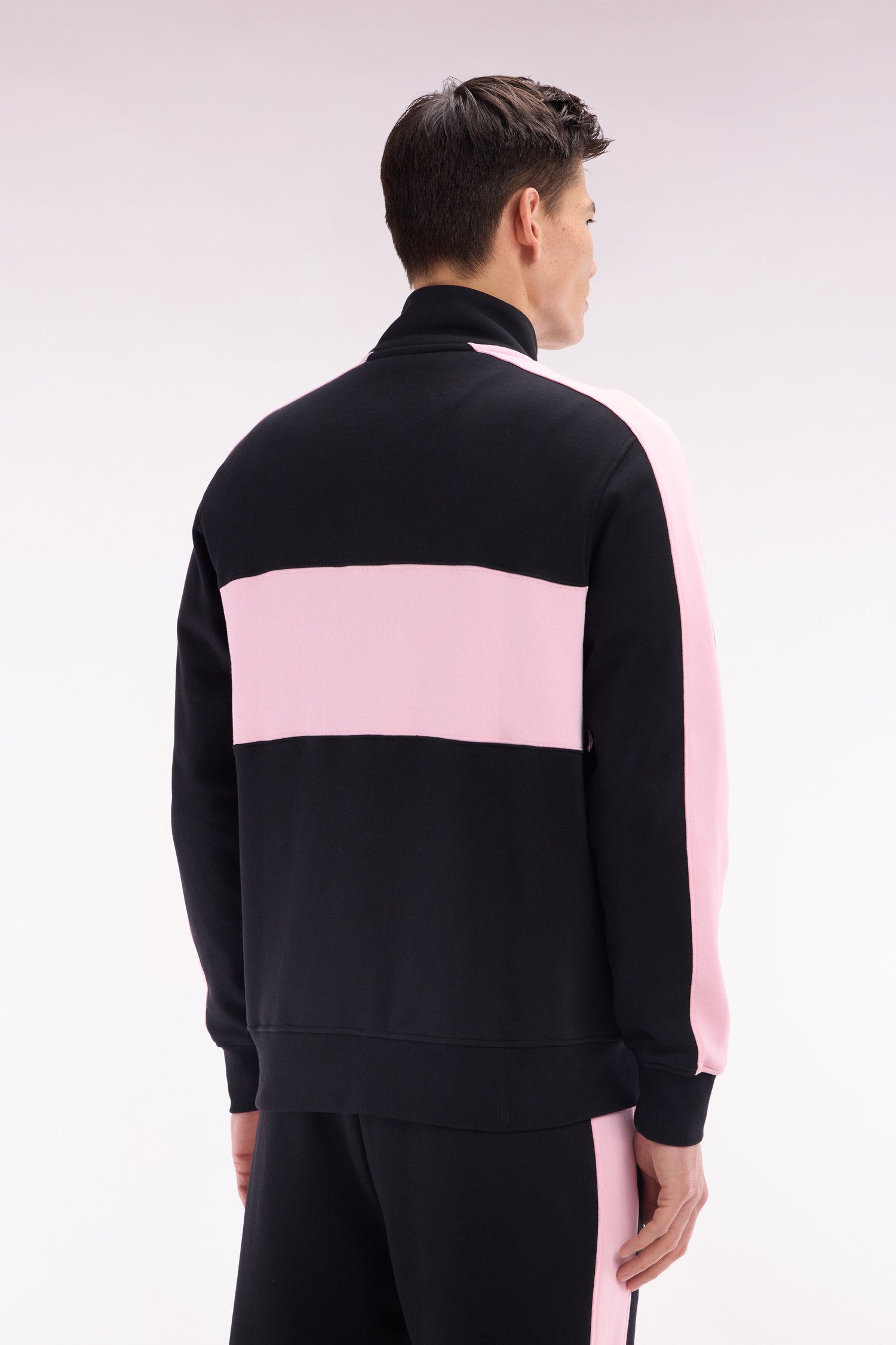 Eden Park_Relaxed-Fit Black Cotton T-Shirt with New Zealand Patch_E25MAITC0060_NO_02