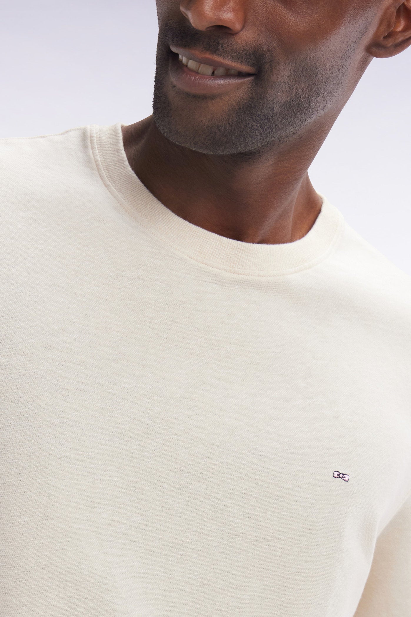 Eden Park_Straight-Fit Ecru T-Shirt in Cotton and Linen Blend_E25MAITC0080_BEC15_03