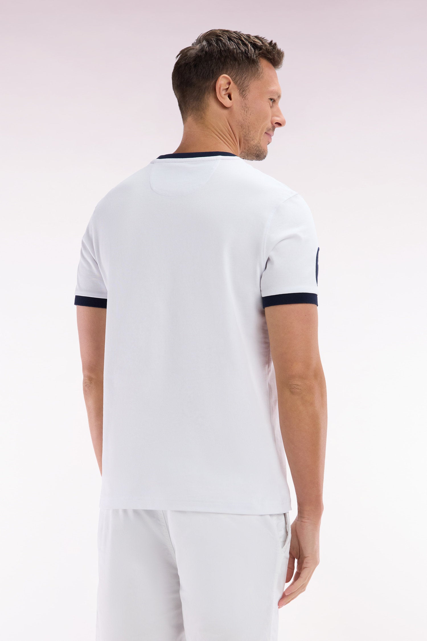 Eden Park_Straight-Fit White Cotton T-Shirt with 6 Nations Patch_E25MAITC0085_BC_02