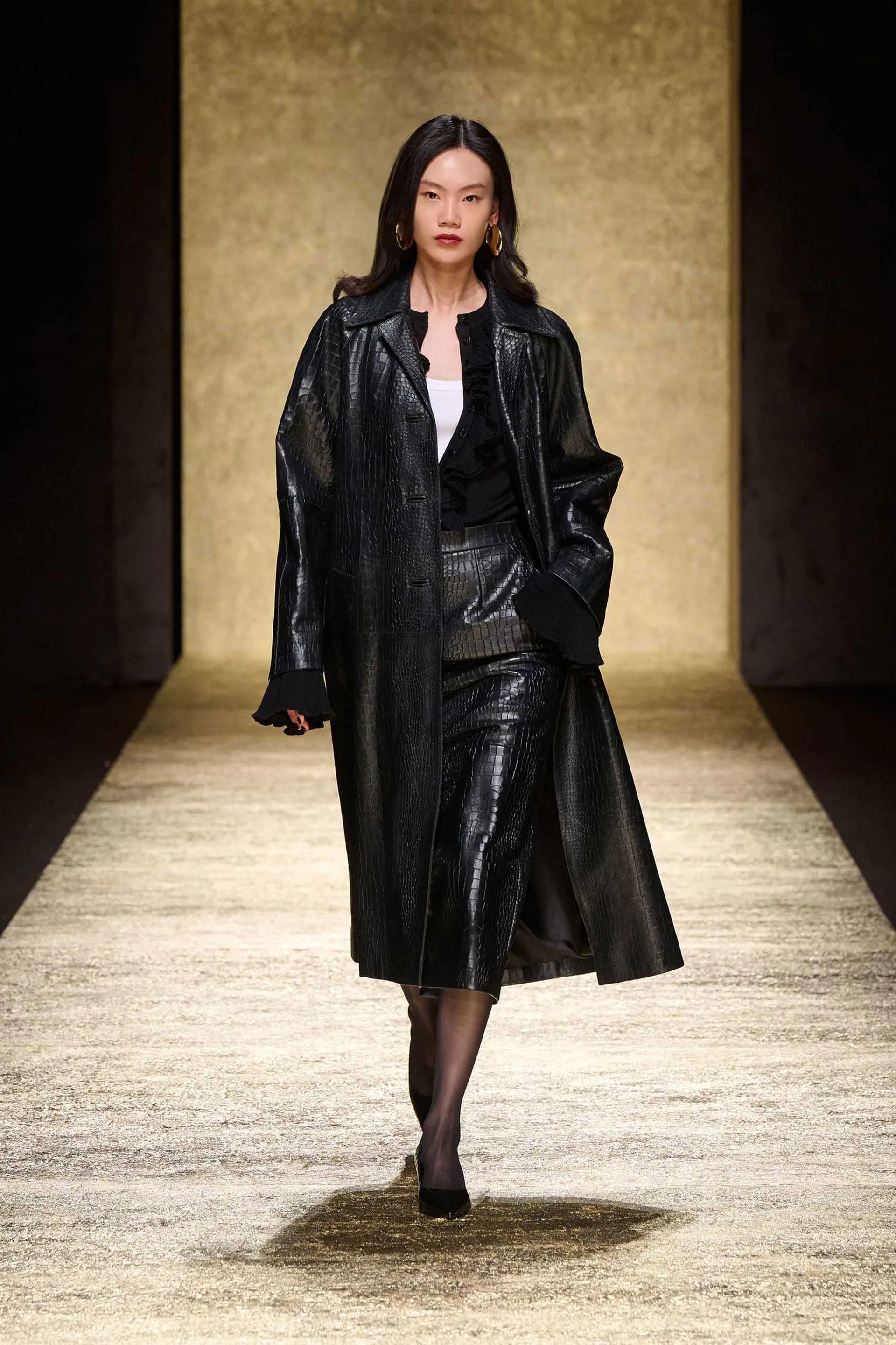 Luisa Spagnoli_Black_Fagiolo - Leather Midi Skirt Ð Fashion Show_FAGIOLO_0976_05