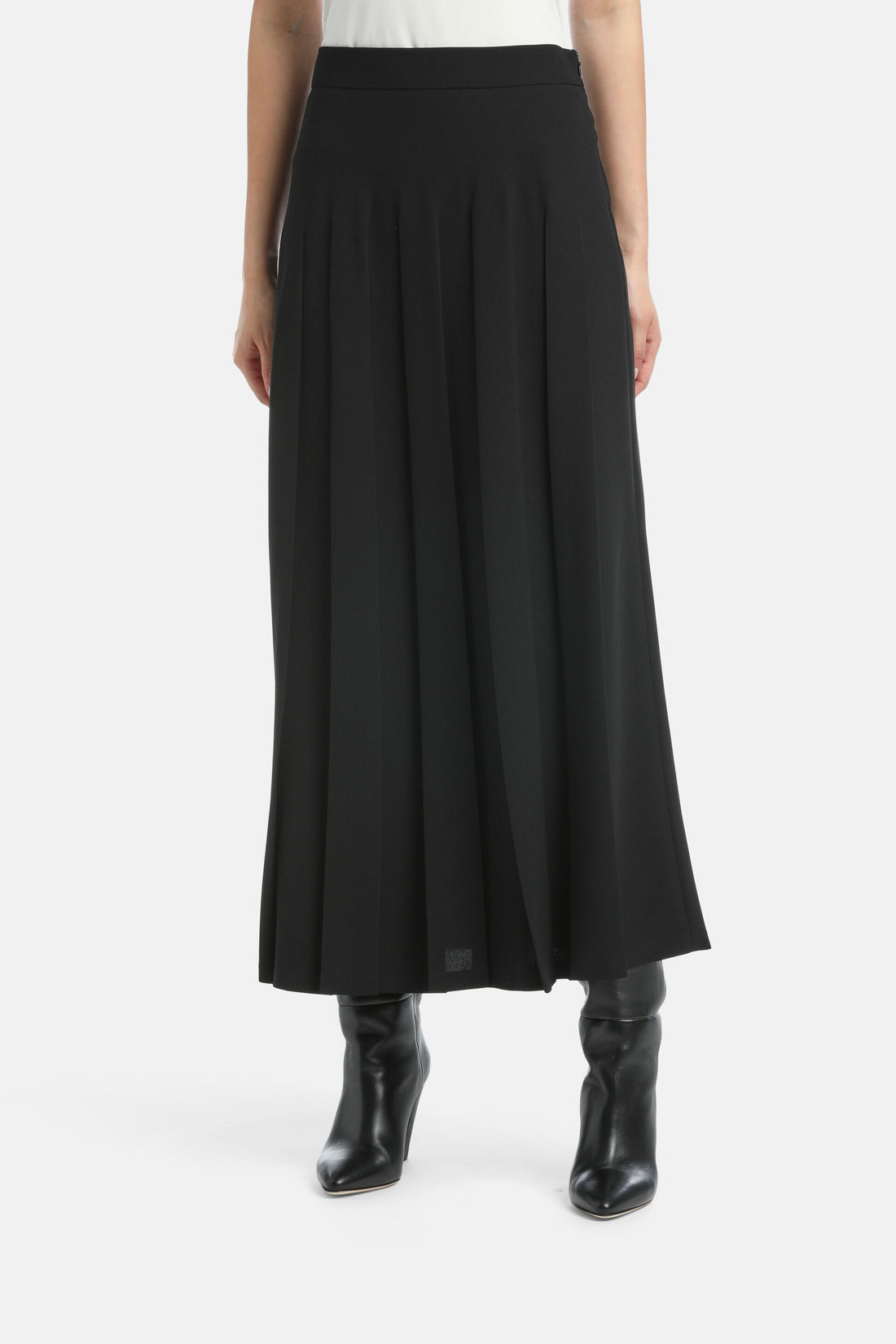 Luisa Spagnoli_Nero_Favoloso - Pleated Skirt_FAVOLOSO_0101_02