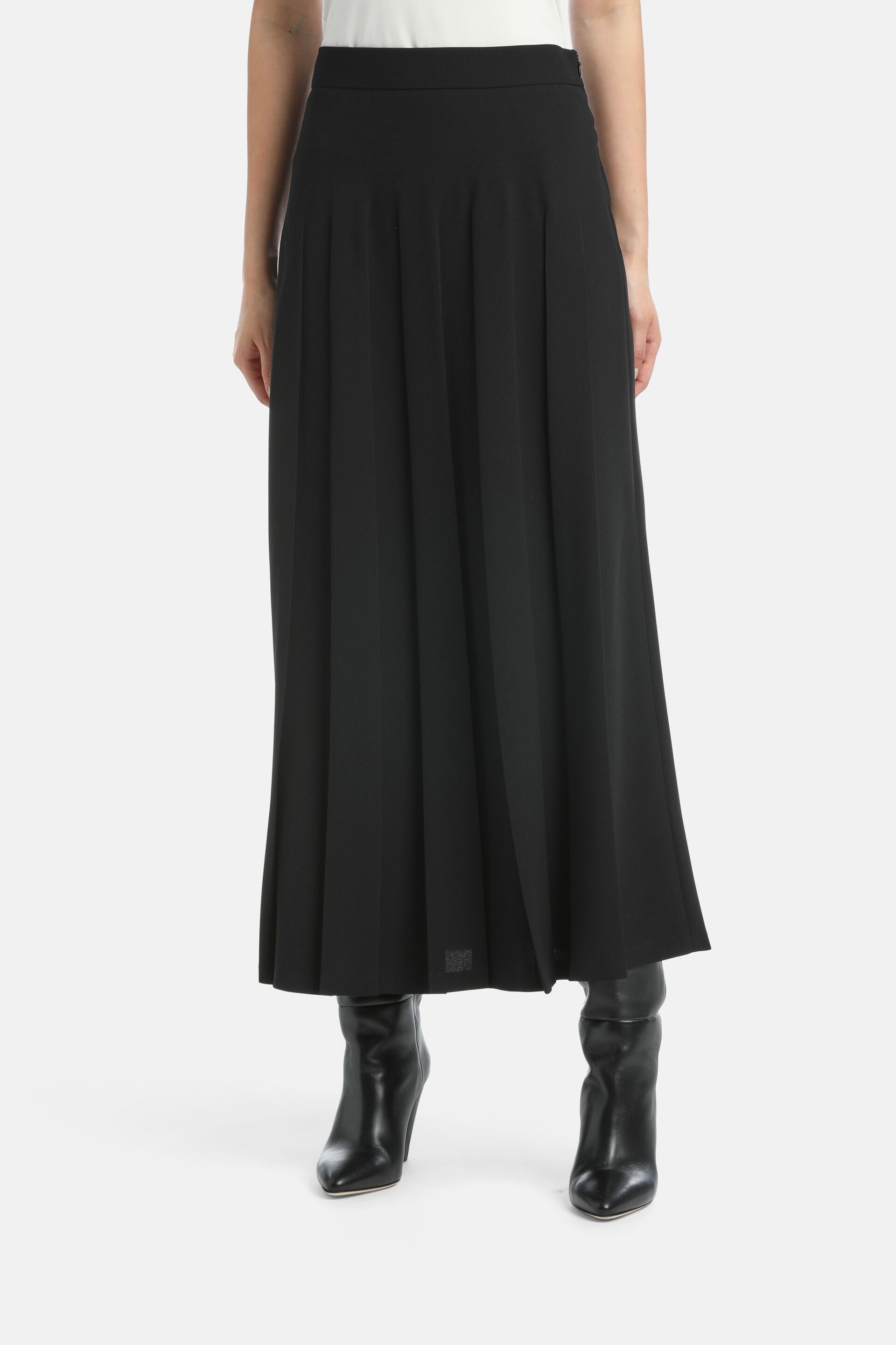 Luisa Spagnoli_Nero_Favoloso - Pleated Skirt_FAVOLOSO_0101_02