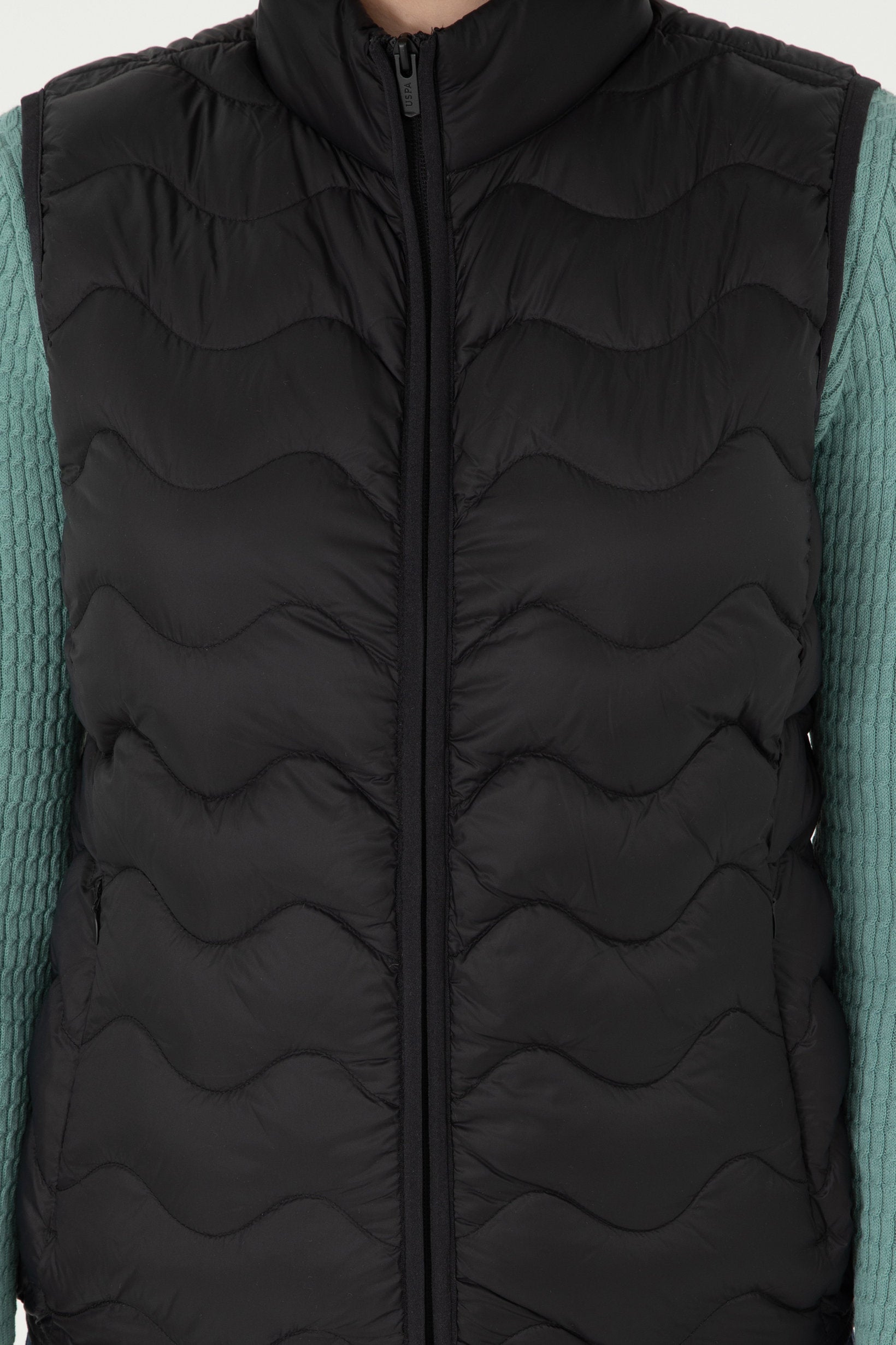 Black Quilted Puffer Vest_G082SZ0100 1939873_VR046_06