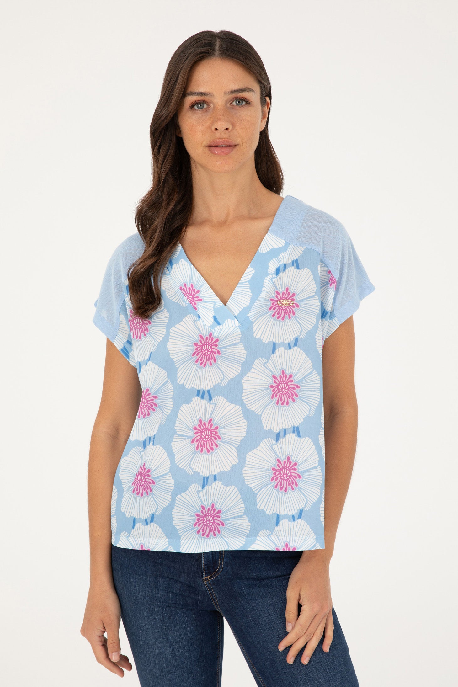 Multi-Color V-Neck T-Shirt with Design_G082SZ0110 1825396_VR003_03