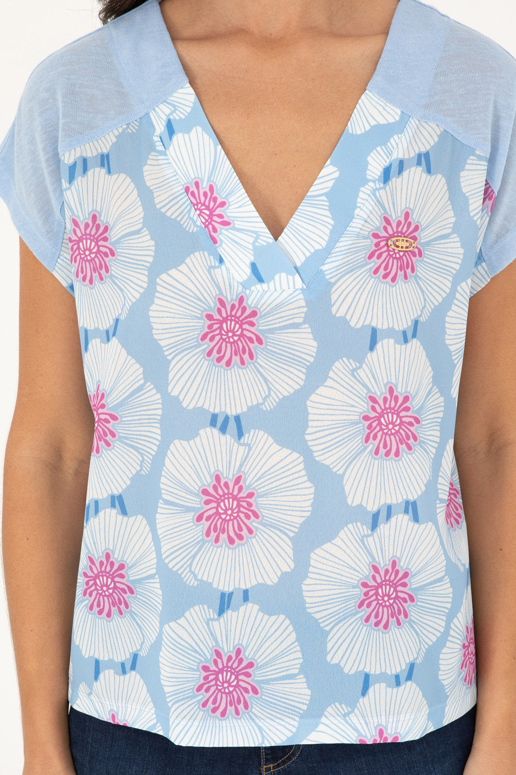 Multi-Color V-Neck T-Shirt with Design_G082SZ0110 1825396_VR003_07