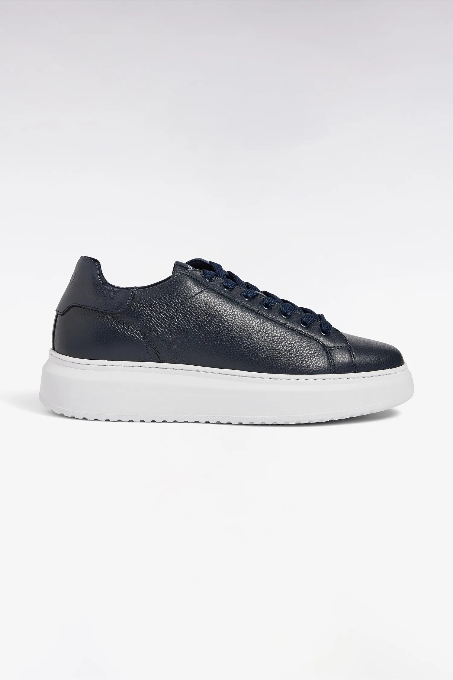 Eden Park_0_Low-Top Sneakers in Navy Pebbled Leather_H25CHSTE0004_BLF_01