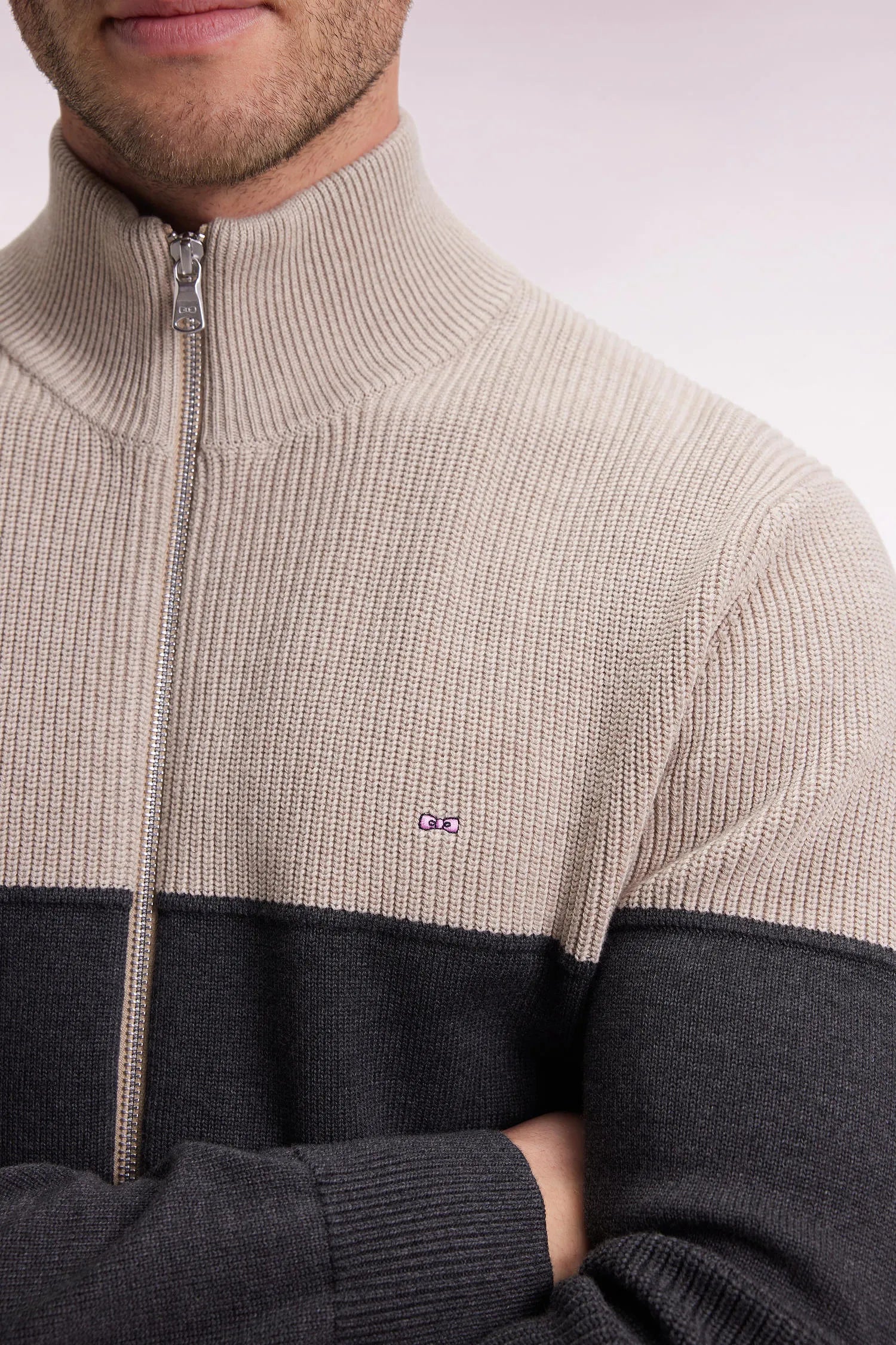 Eden Park_Multi-Color_Two-Tone Beige and Grey Zip-Up Cotton Cardigan with a Straight Cut_H25MAICA0012_GRF11_04