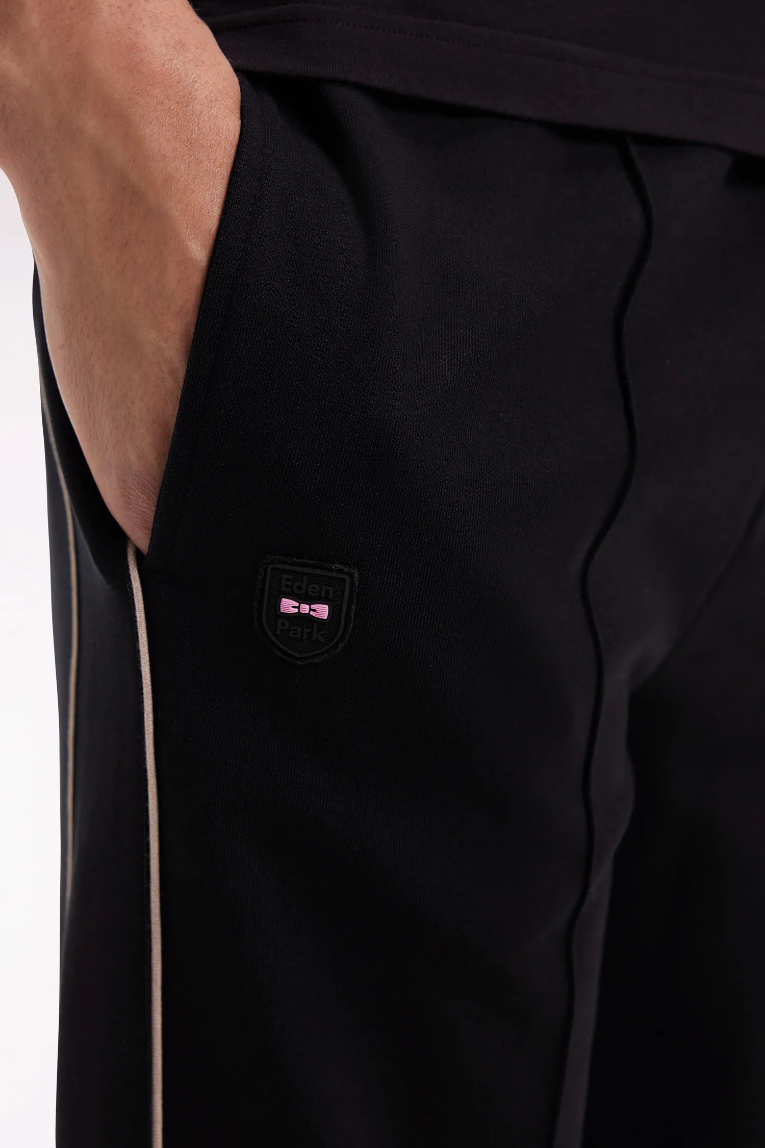 Eden Park_Black_Black Brushed Fleece Joggers with Piping and Straight Fit Front Pleats_H25MAIJO0013_NO_04