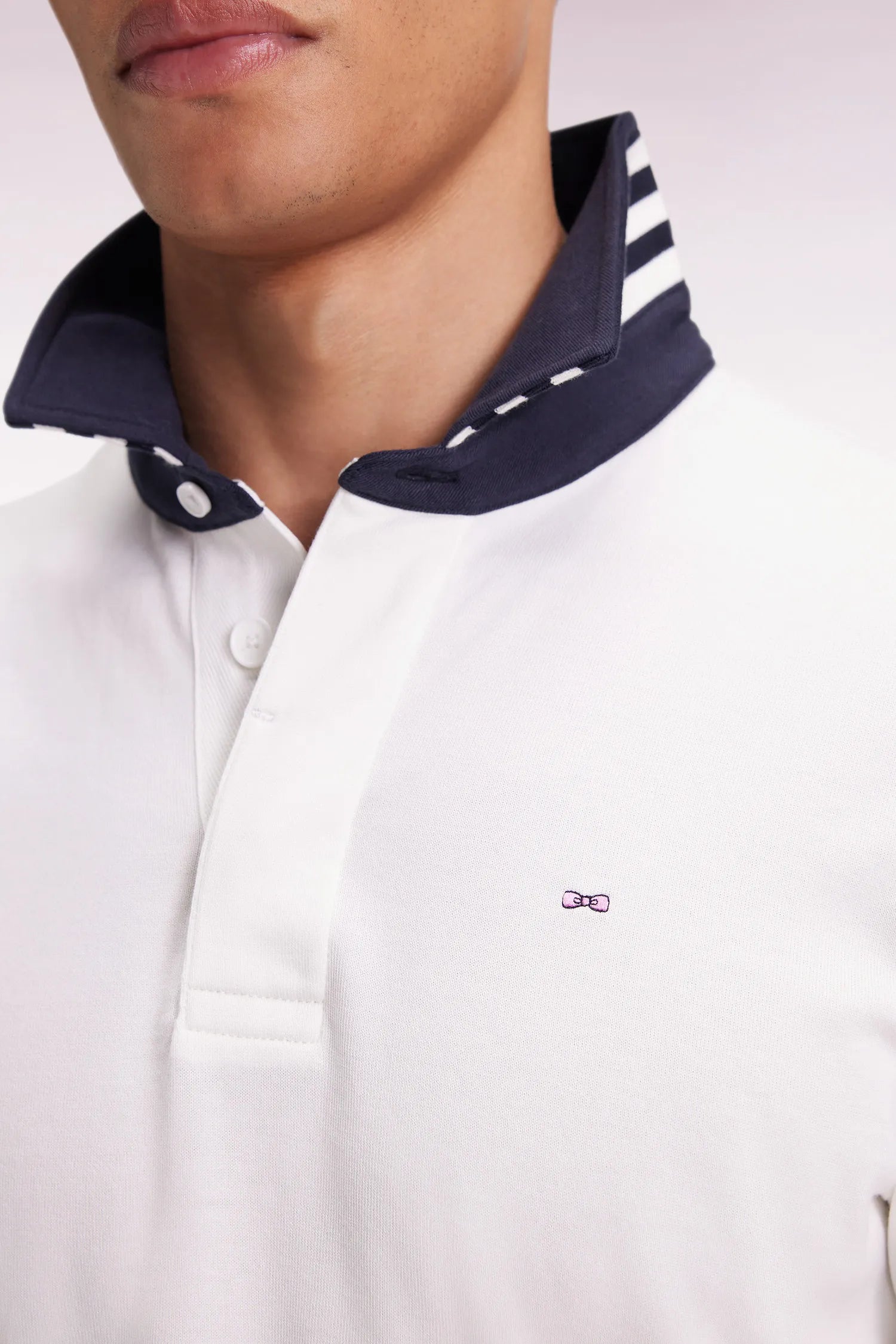 Eden Park_White_Long-Sleeved Jersey in White Jersey with Striped Collar_H25MAIML0004_ECC_03