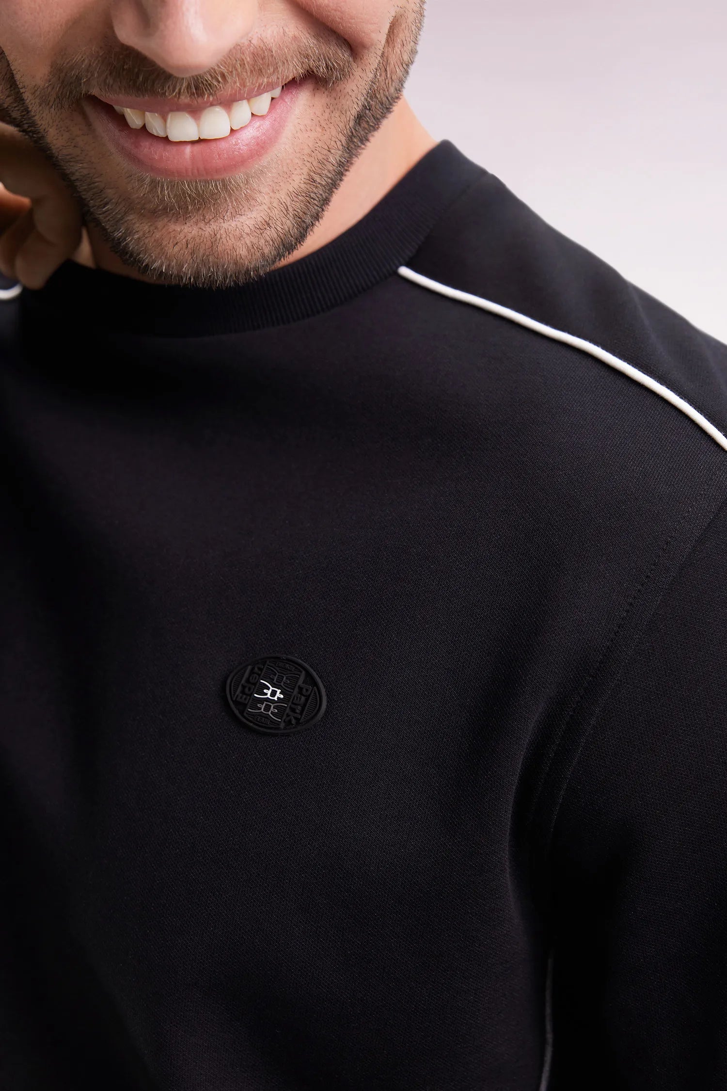 Eden Park_Black_Black Fleece Sweatshirt with Colorful Piping_H25MAISW0009_NO_04