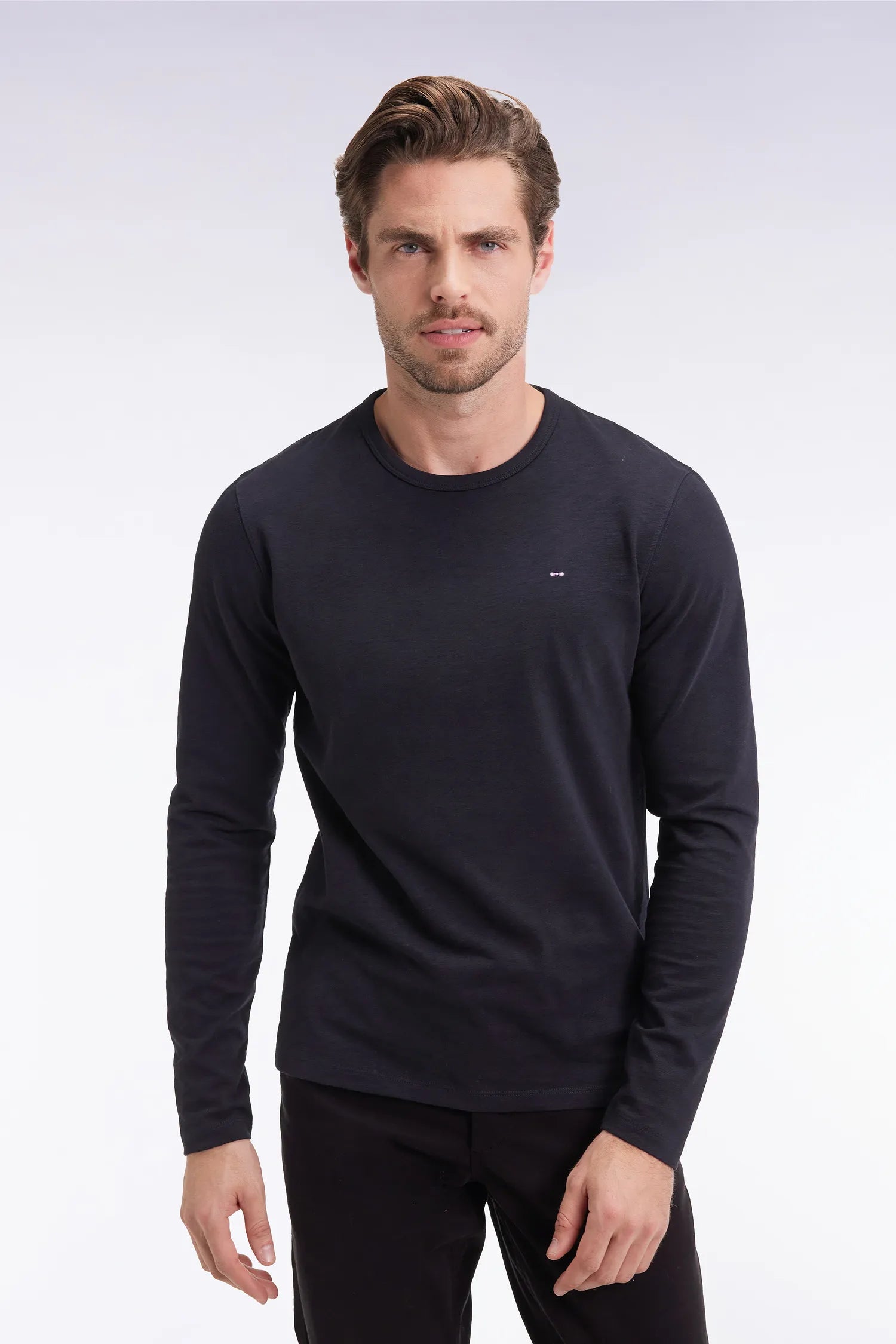Eden Park_Black_Black Slub Cotton Long-Sleeved T-Shirt_H25MAITL0006_NO_01