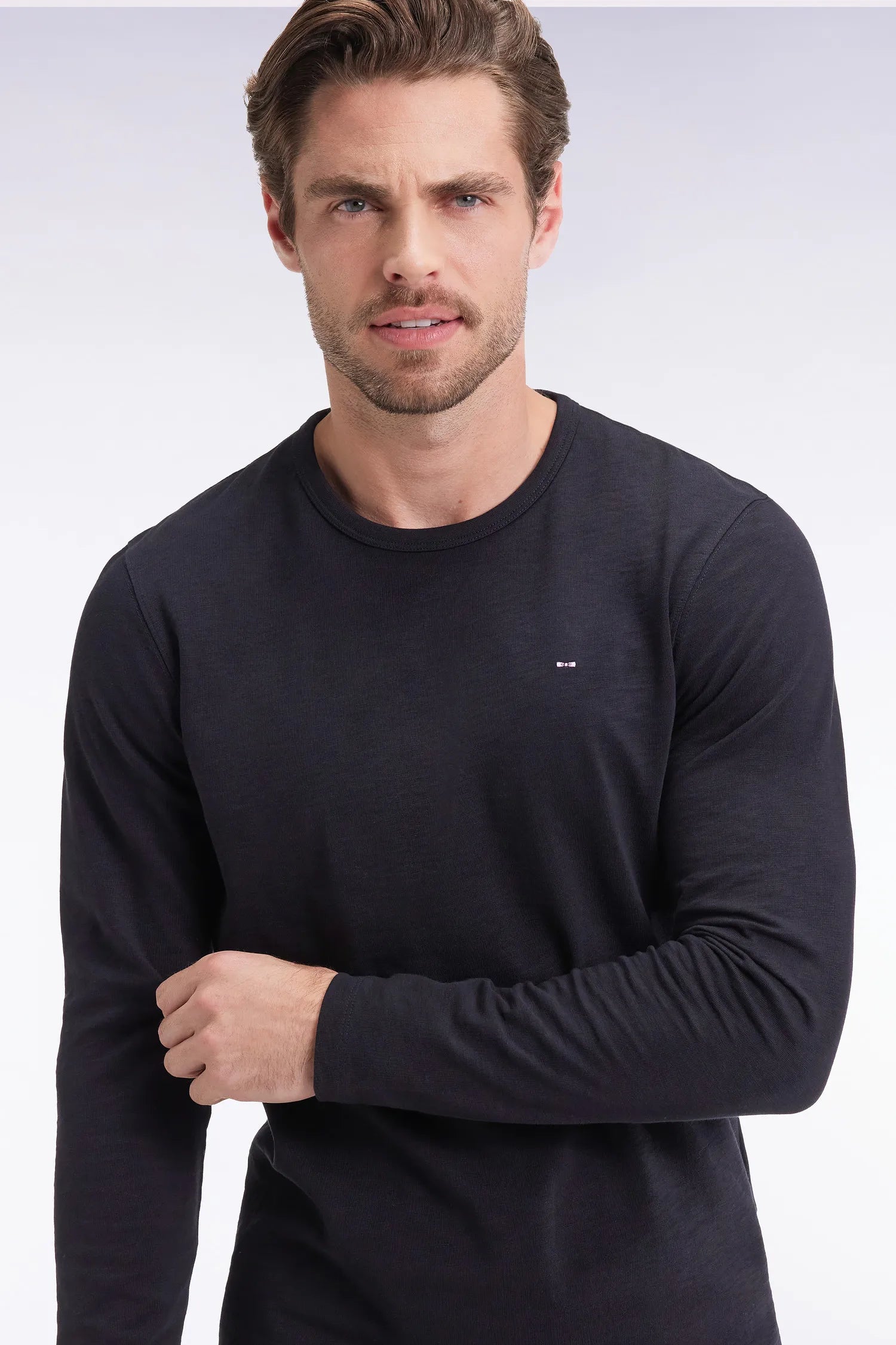 Eden Park_Black_Black Slub Cotton Long-Sleeved T-Shirt_H25MAITL0006_NO_03