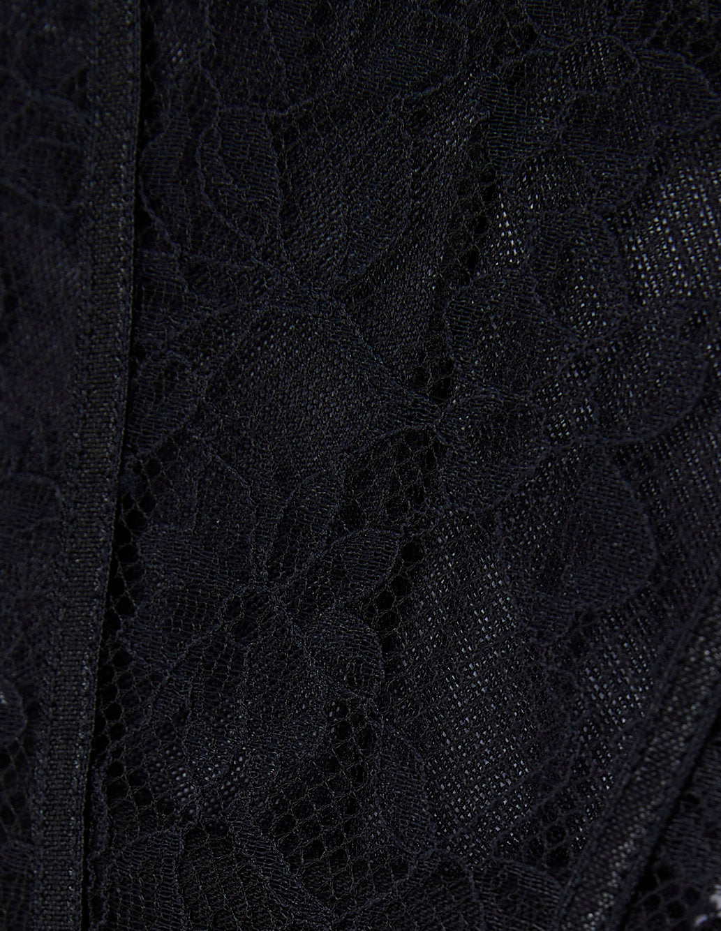 Yamamay_Amelie Lace and Tulle Brazilian Briefs with Recycled Fibers_IBND181009_072_06