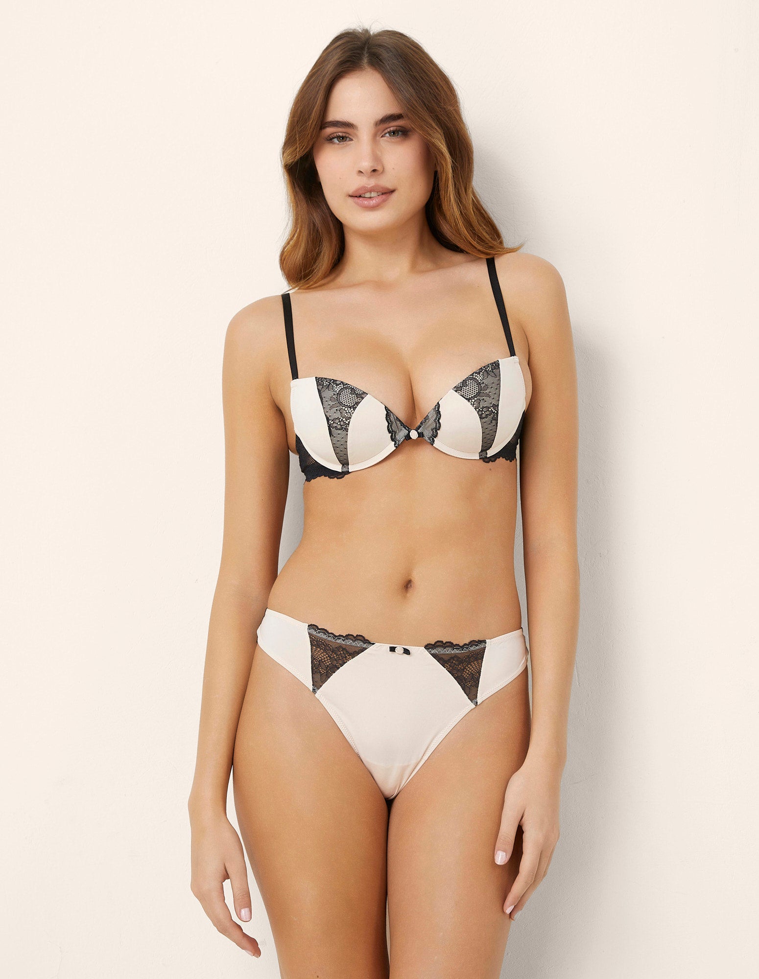 Yamamay_Camille Brazilian Briefs in Stretch Microfiber and Lace_IBND181020_088_02