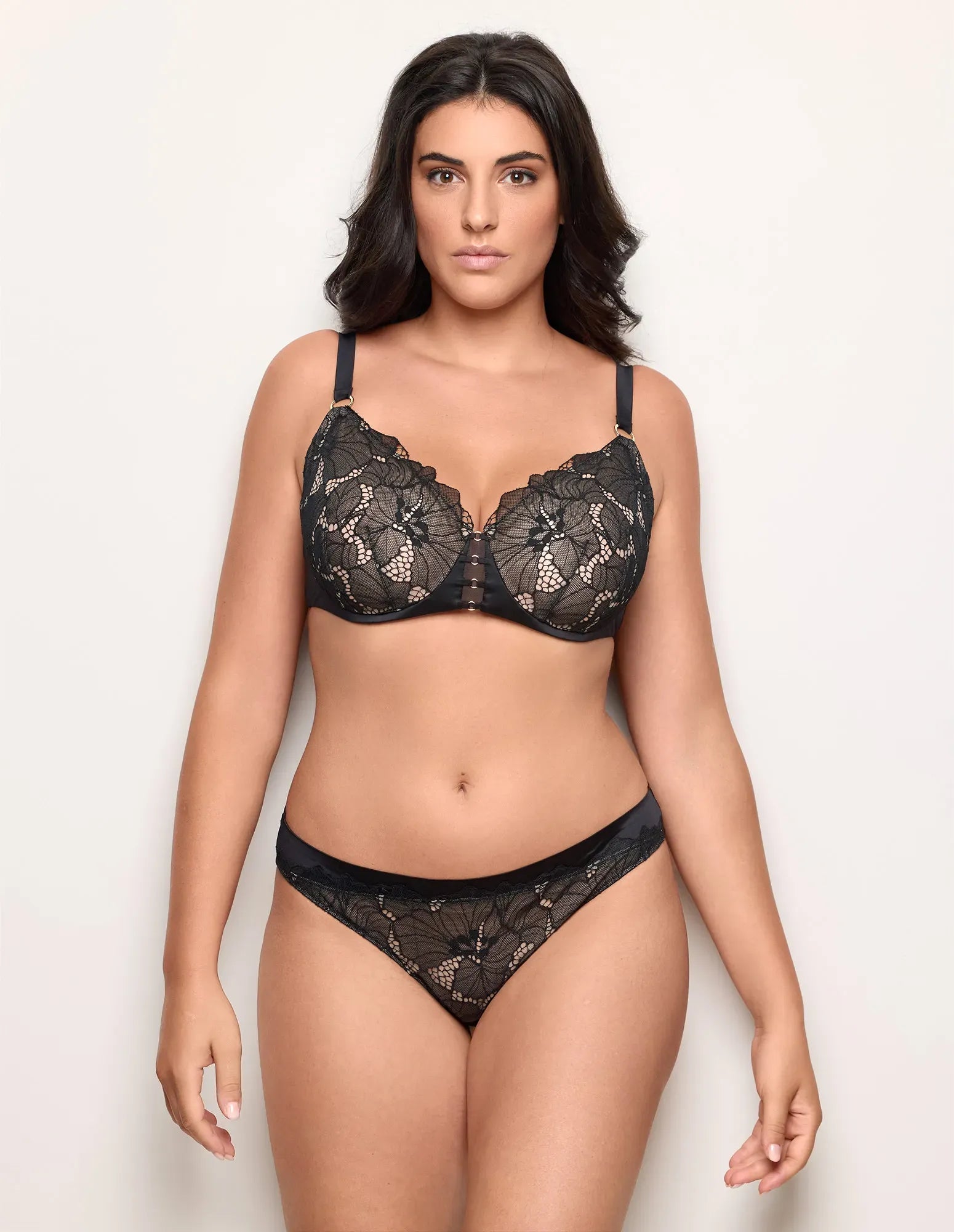 Yamamay_BLACK_Seamless Microfiber and Lace Brazilian Panty Ð Mythic_IBND183025_072_01