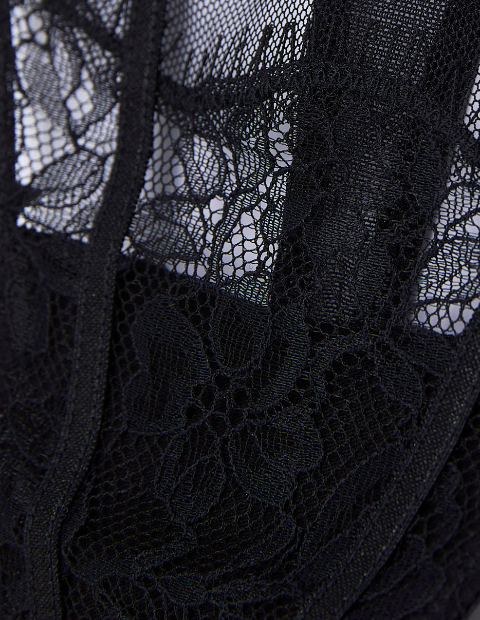 Yamamay_Amelie Low-Waist Black Thong in Lace and Tulle Amelie_IPED181009_072_07