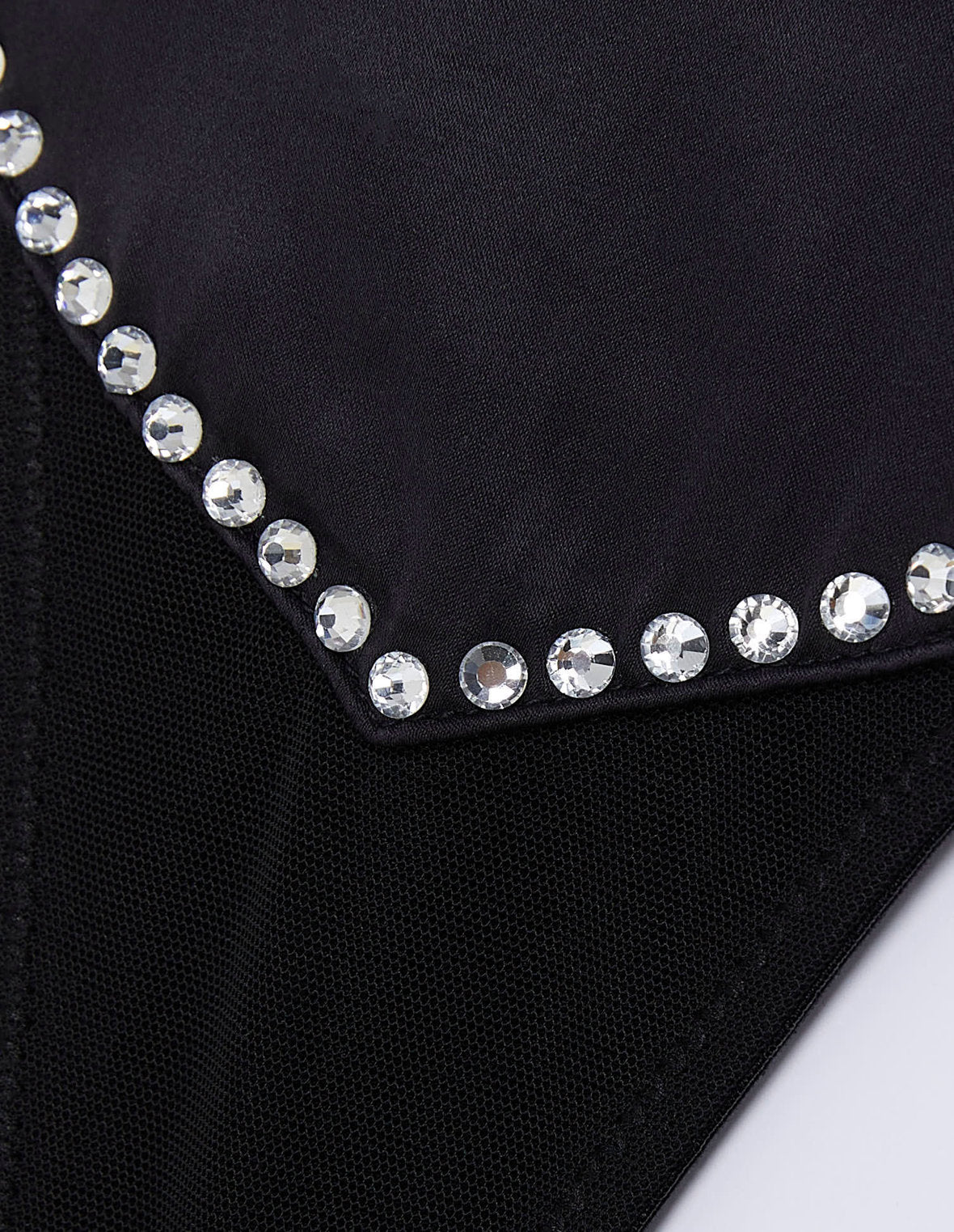 Yamamay_Low-Waist Thong with Satin Heart Pattern with Rhinestones Lovely_IPED181011_072_07