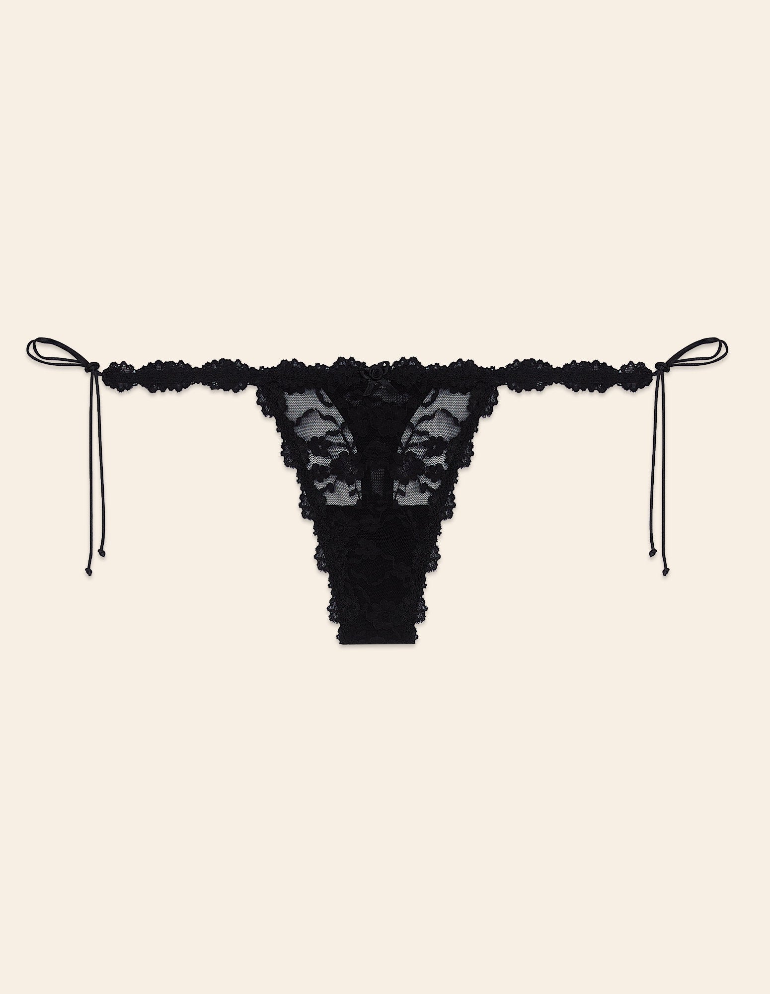 Yamamay_Fancy Lace Low-Rise Thong in Stretch Lace with Recycled Fibers_IPED181016_072_05