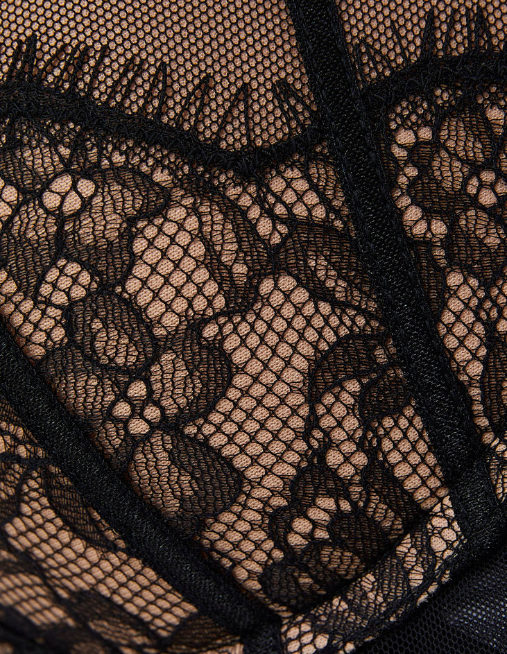 Yamamay_Amelie Black Push-Up with Underwire in Lace and Tulle_IPUD181013_072_05