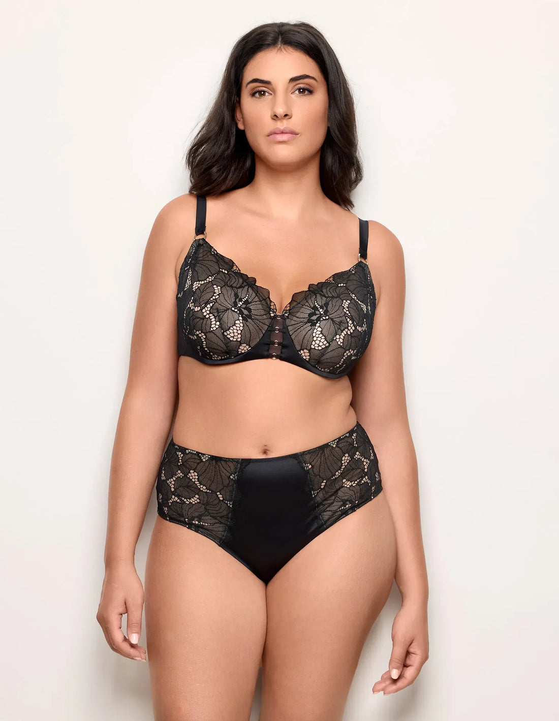 Yamamay_BLACK_Seamless High-Waisted Briefs in Microfiber and Lace Ð Mythic_ISLD183018_072_01