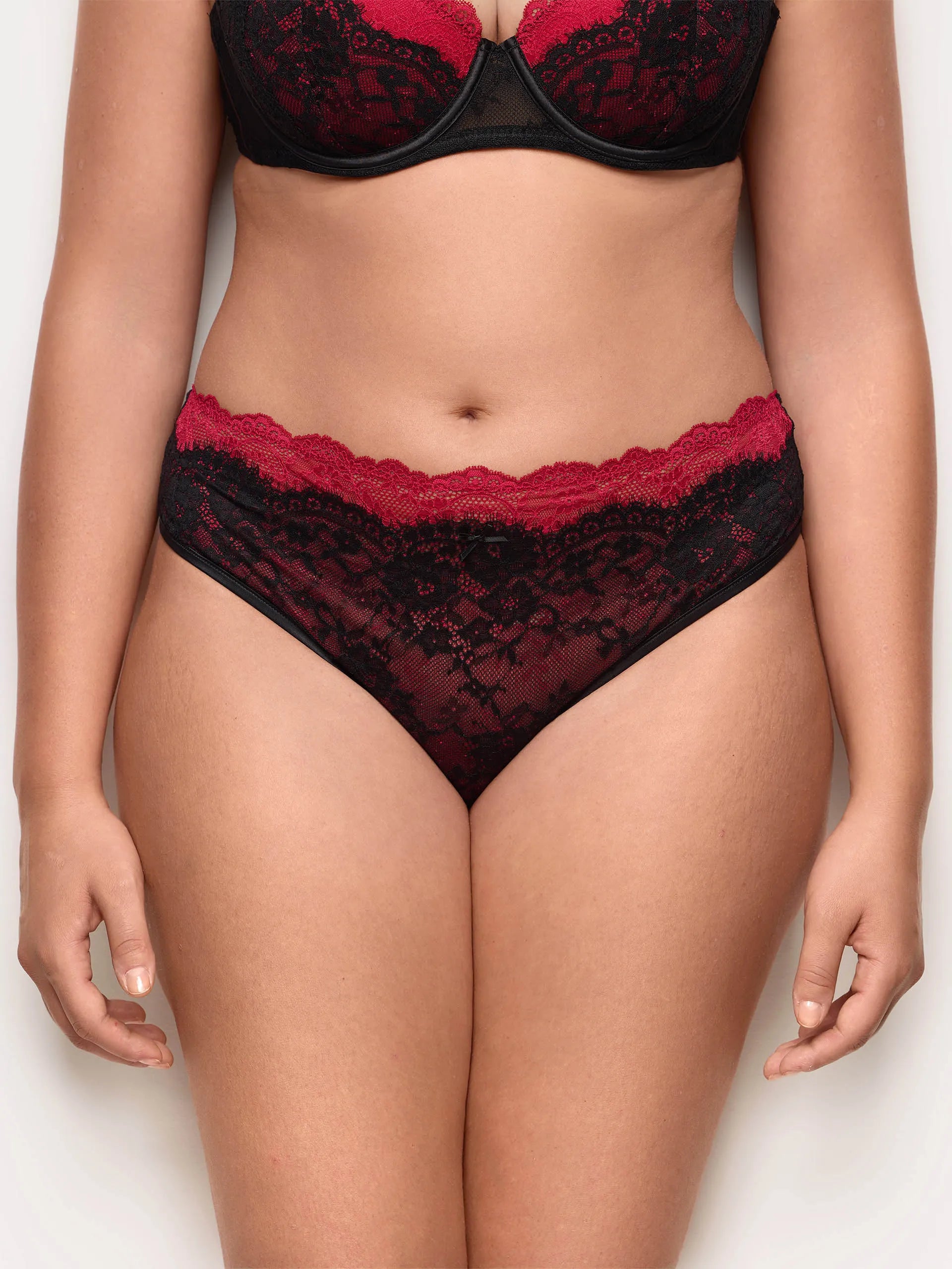 Yamamay_Black_Briefs in Lace with Satin Details Romantic_ISLD184005_072_03