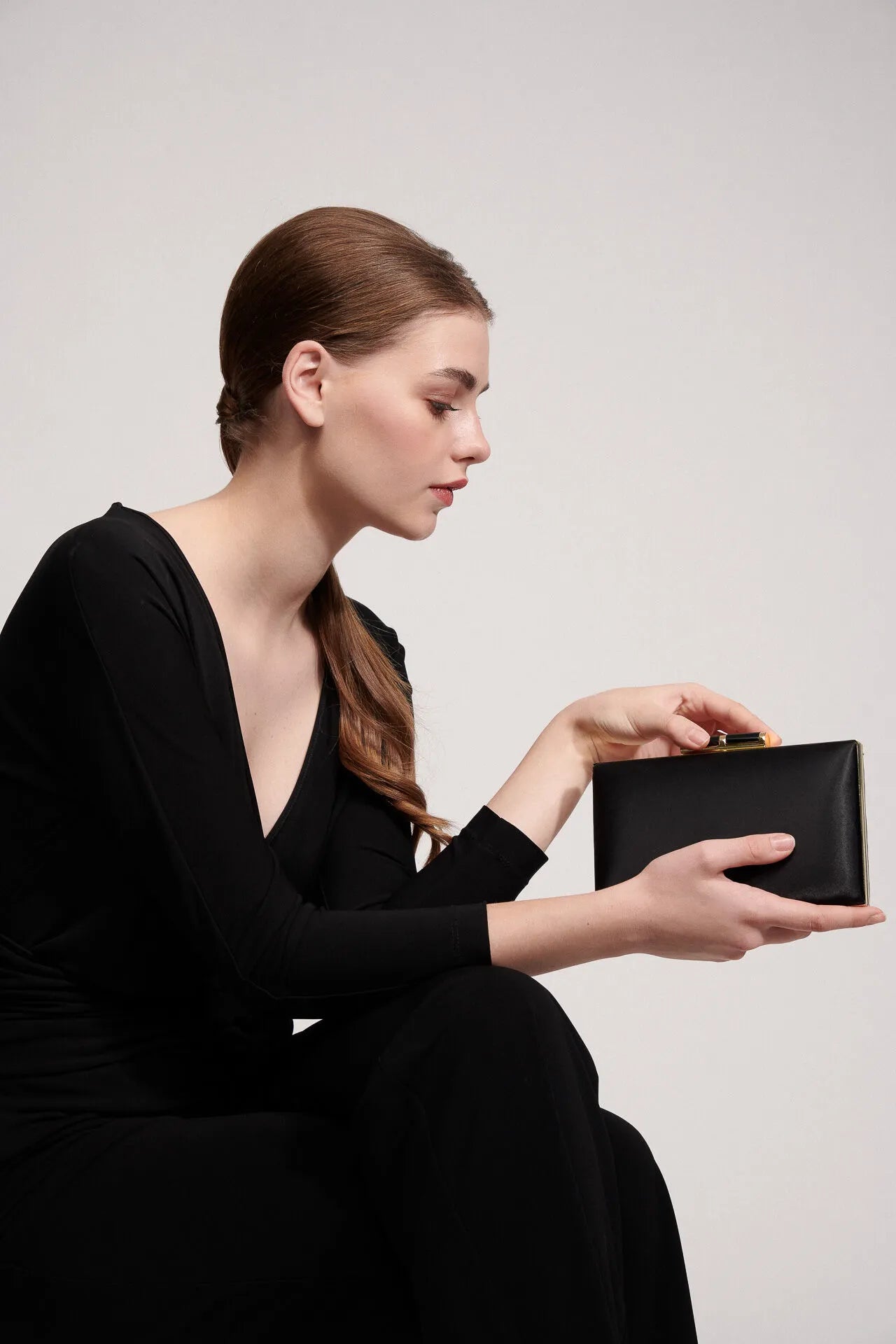 Luisa Spagnoli_Black-Light Gold_Ivy - Satin Clutch Bag_IVY H_0101 0038_01