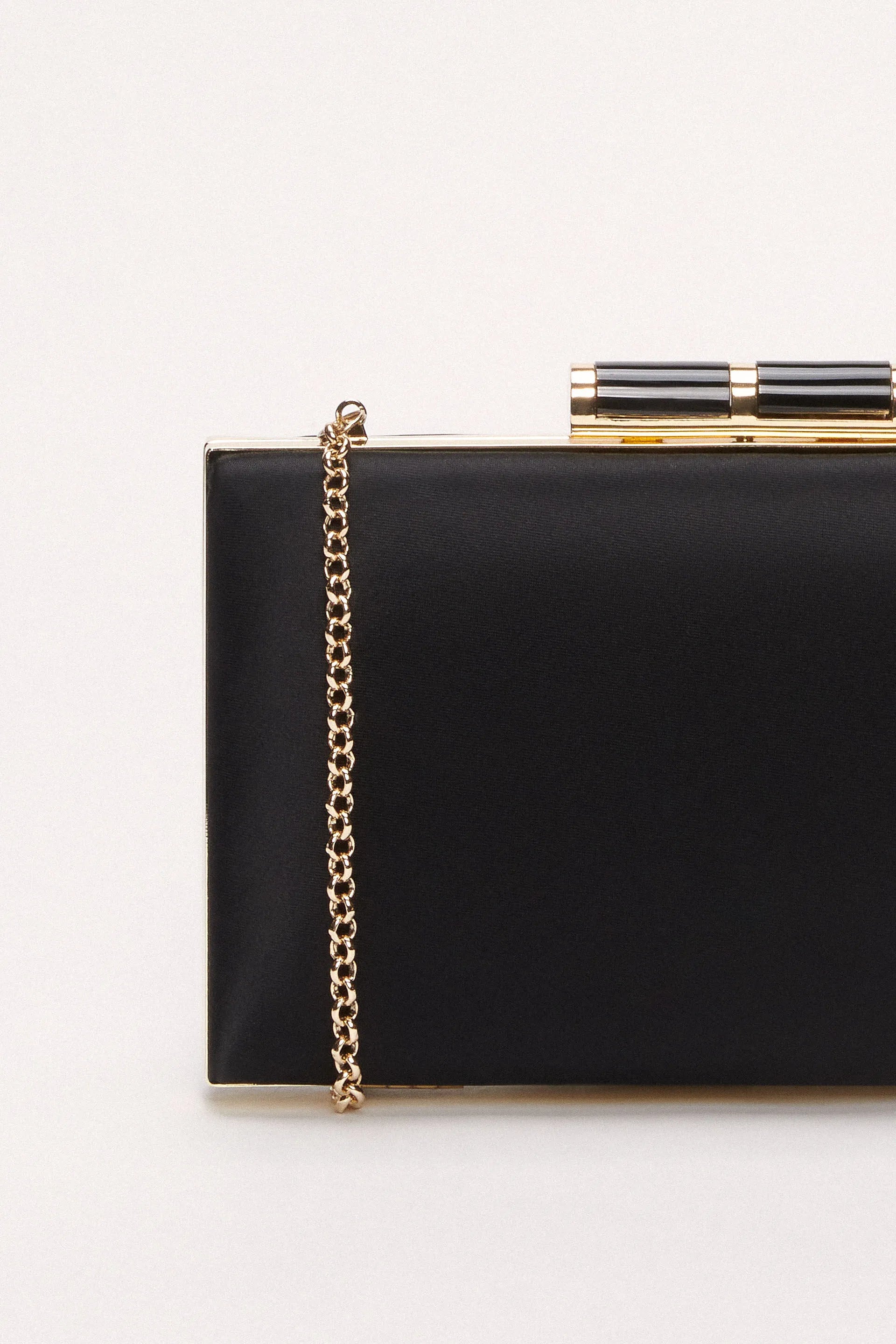 Luisa Spagnoli_Black-Light Gold_Ivy - Satin Clutch Bag_IVY H_0101 0038_04