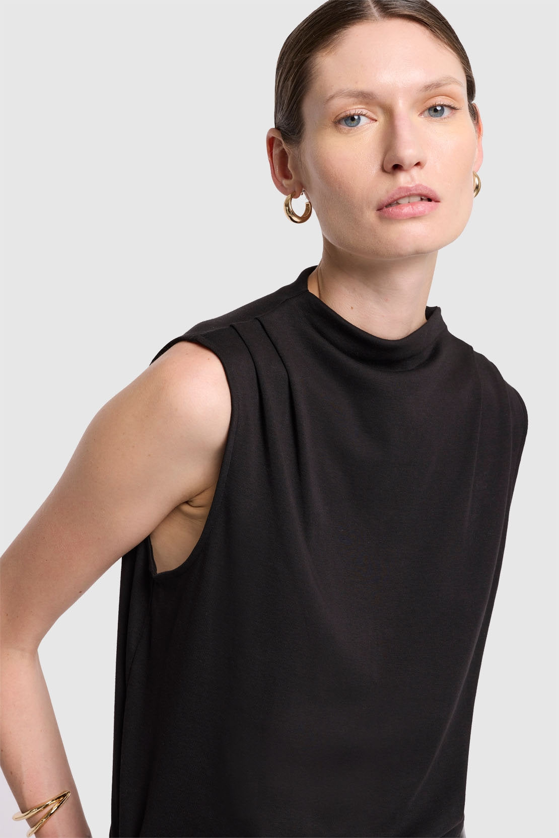 High Neck Draped Fine Rib Black_JSCL7130BK_BK_03