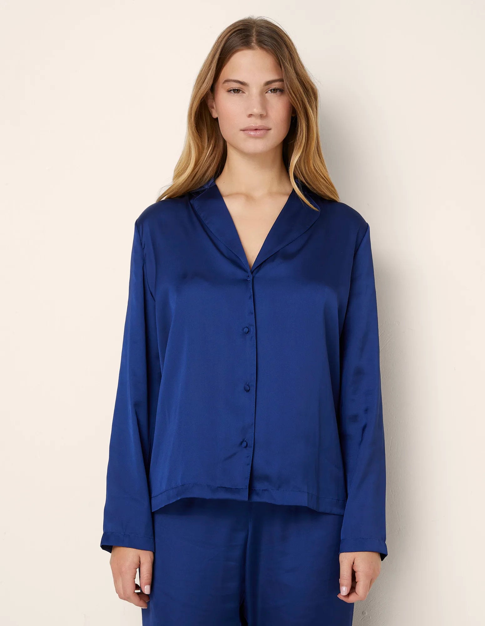 Yamamay_Long Sleeve Jacket Cut Shirt in Dark Blue Satin_LCDD181002_215_02