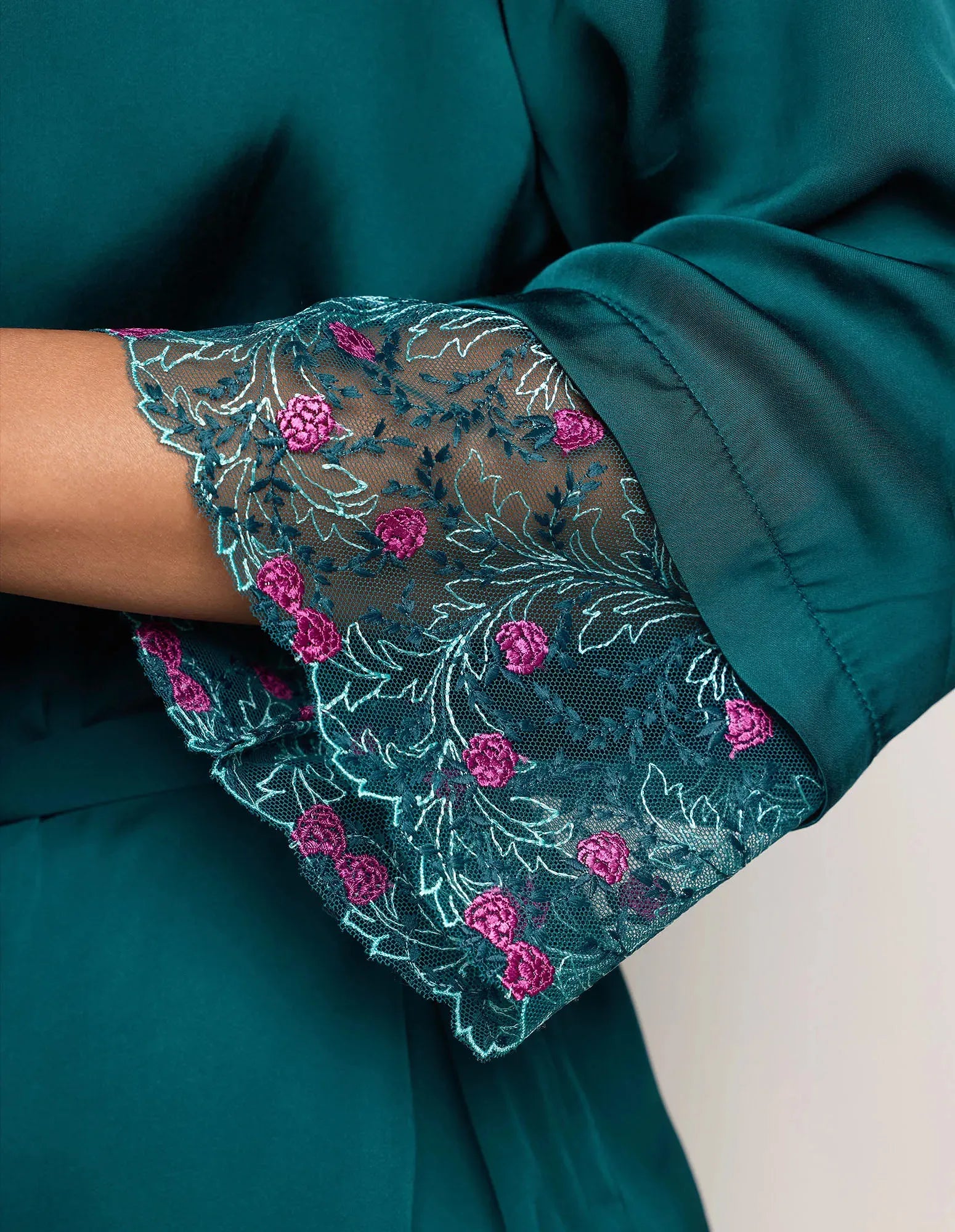 Yamamay_Dark Green_Viscose Kimono with Tulle and Lace Embroidery Ð Berry_LKID183002_121_04