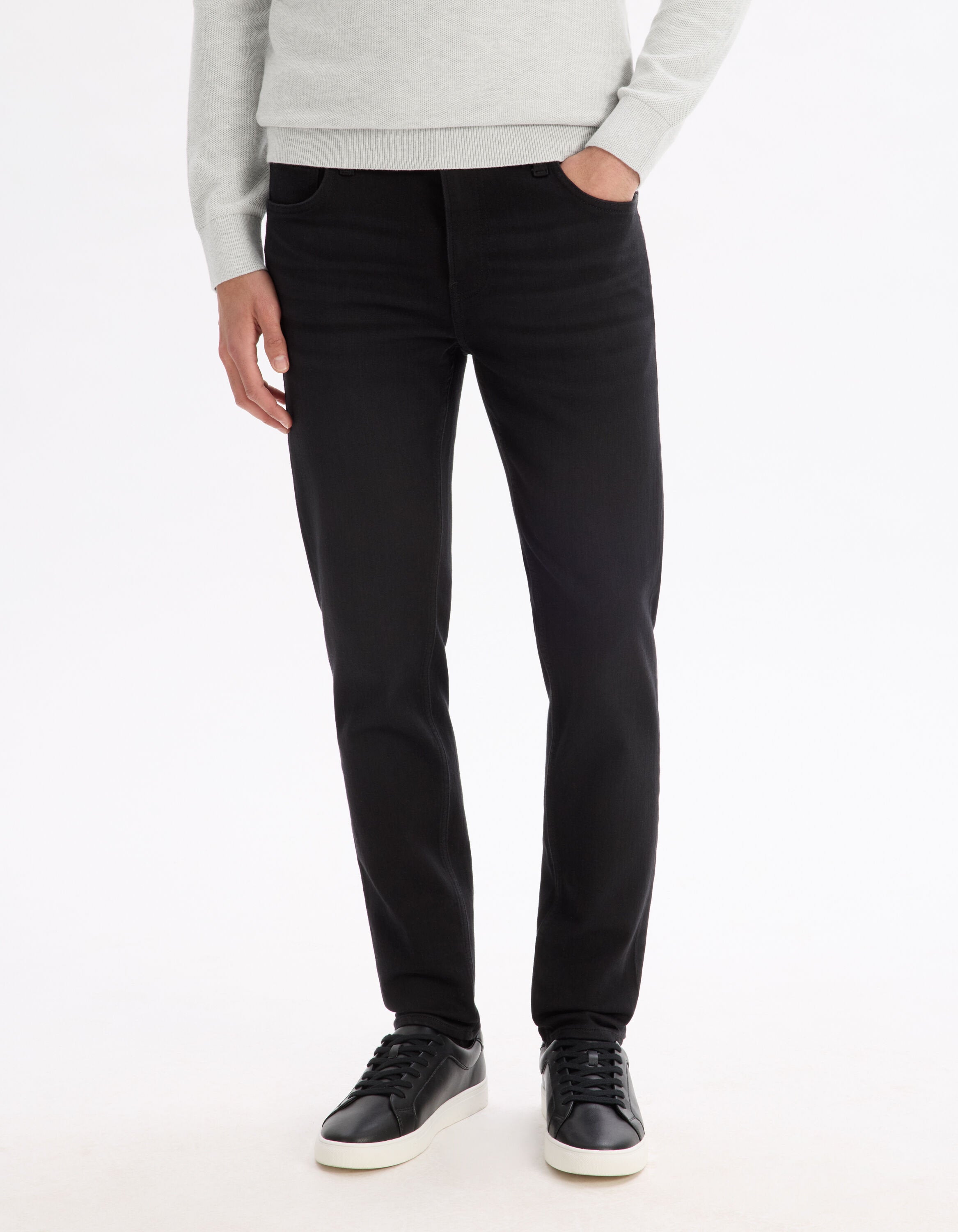 Celio_Black Slim Cotton Stretch Jog Jeans_LOSUPER1_BLACK_02