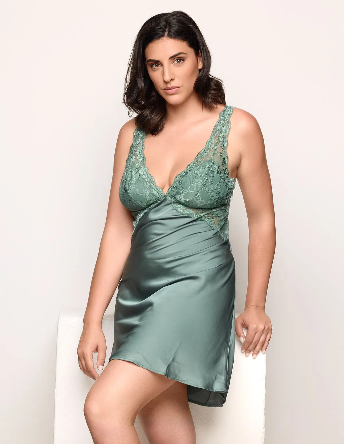 Yamamay_Sage Green_Short Satin and Lace Slip Dress in Sage Green Ð Primula Color_LSOD183003_120_01