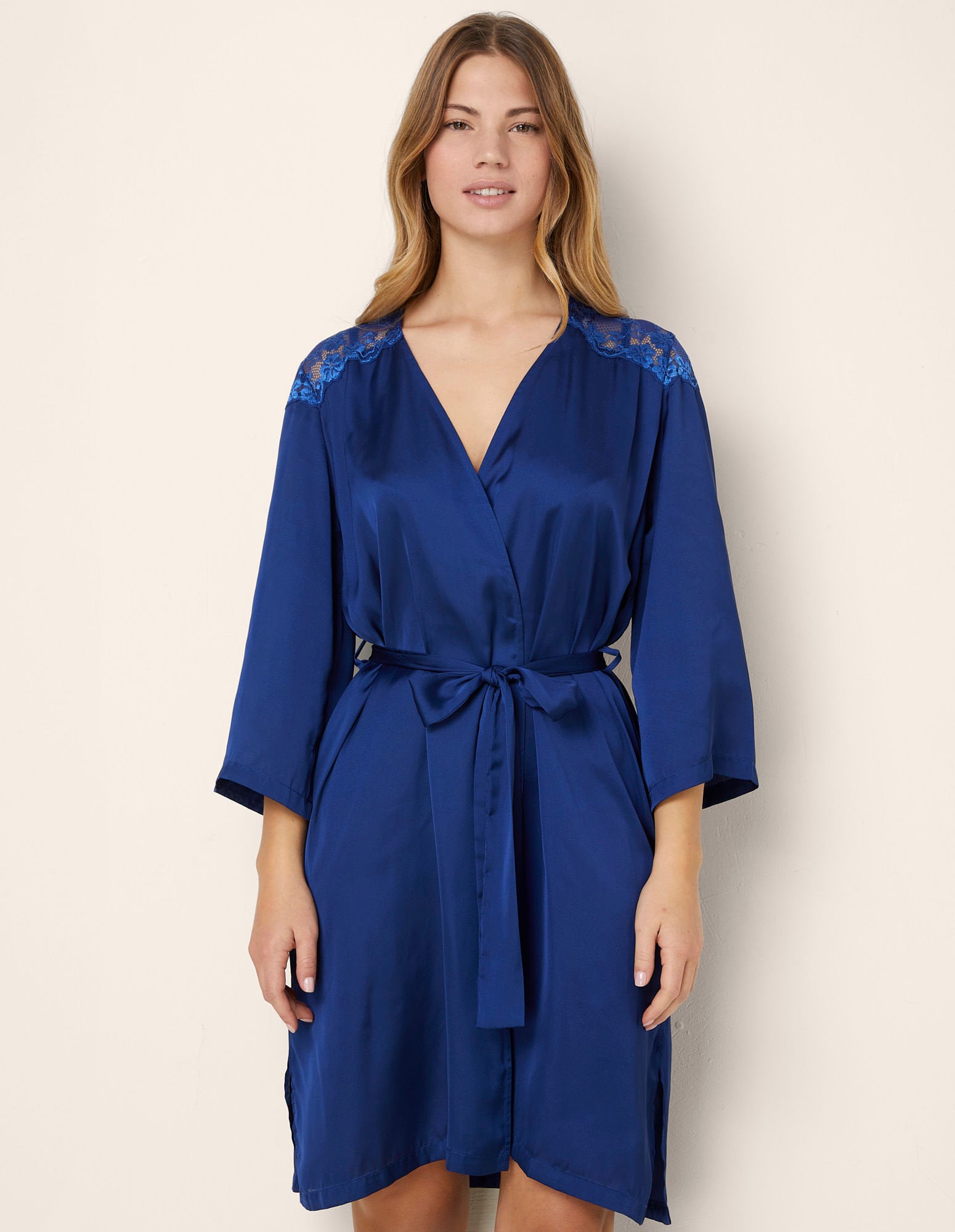 Yamamay_Satin Dressing Gown and Dark Blue Lace with Belt_LVED181001_215_01