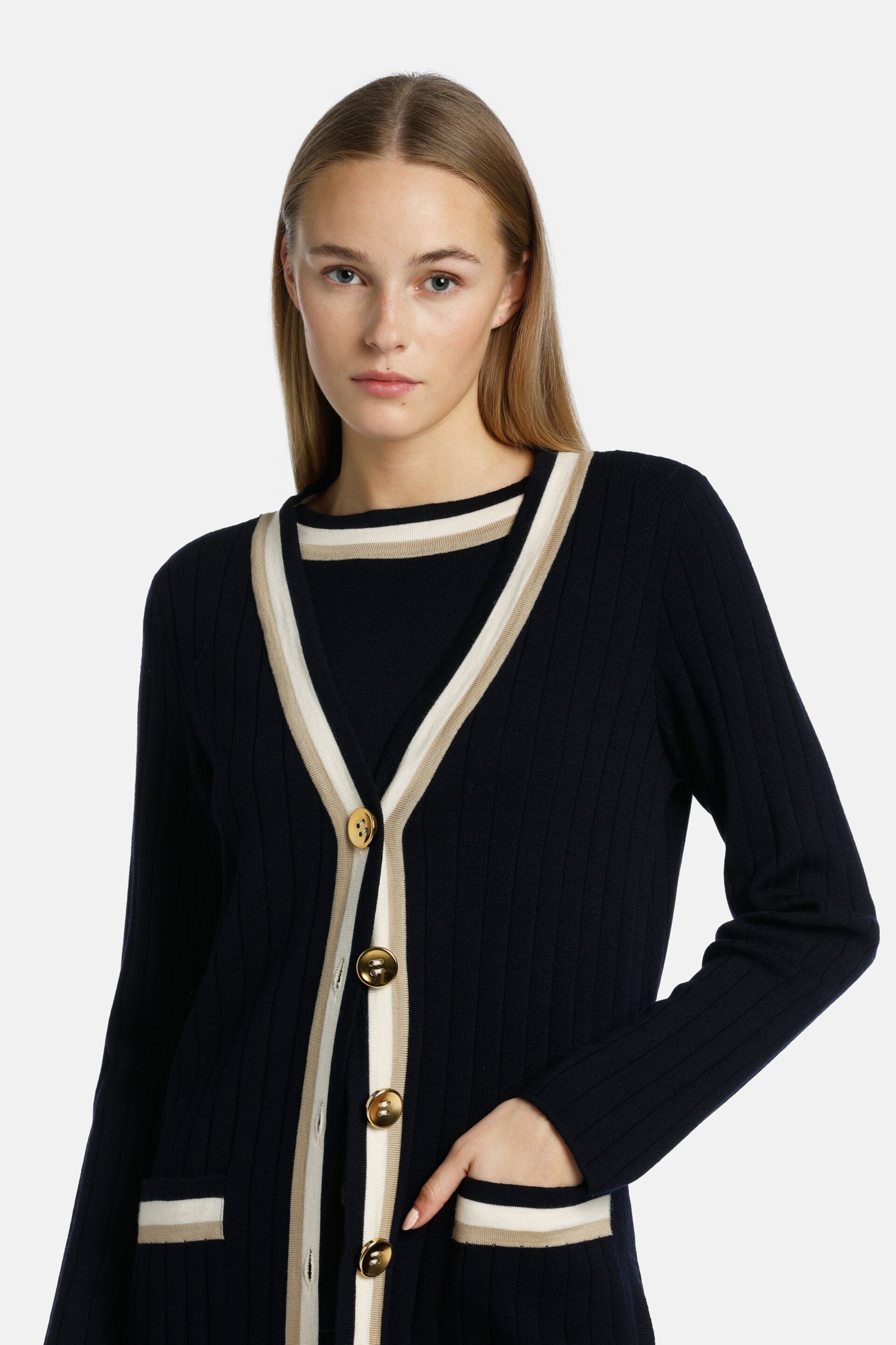 Luisa Spagnoli_Magistro Ribbed Cardigan_MAGISTRO_1206 1141 0202_03