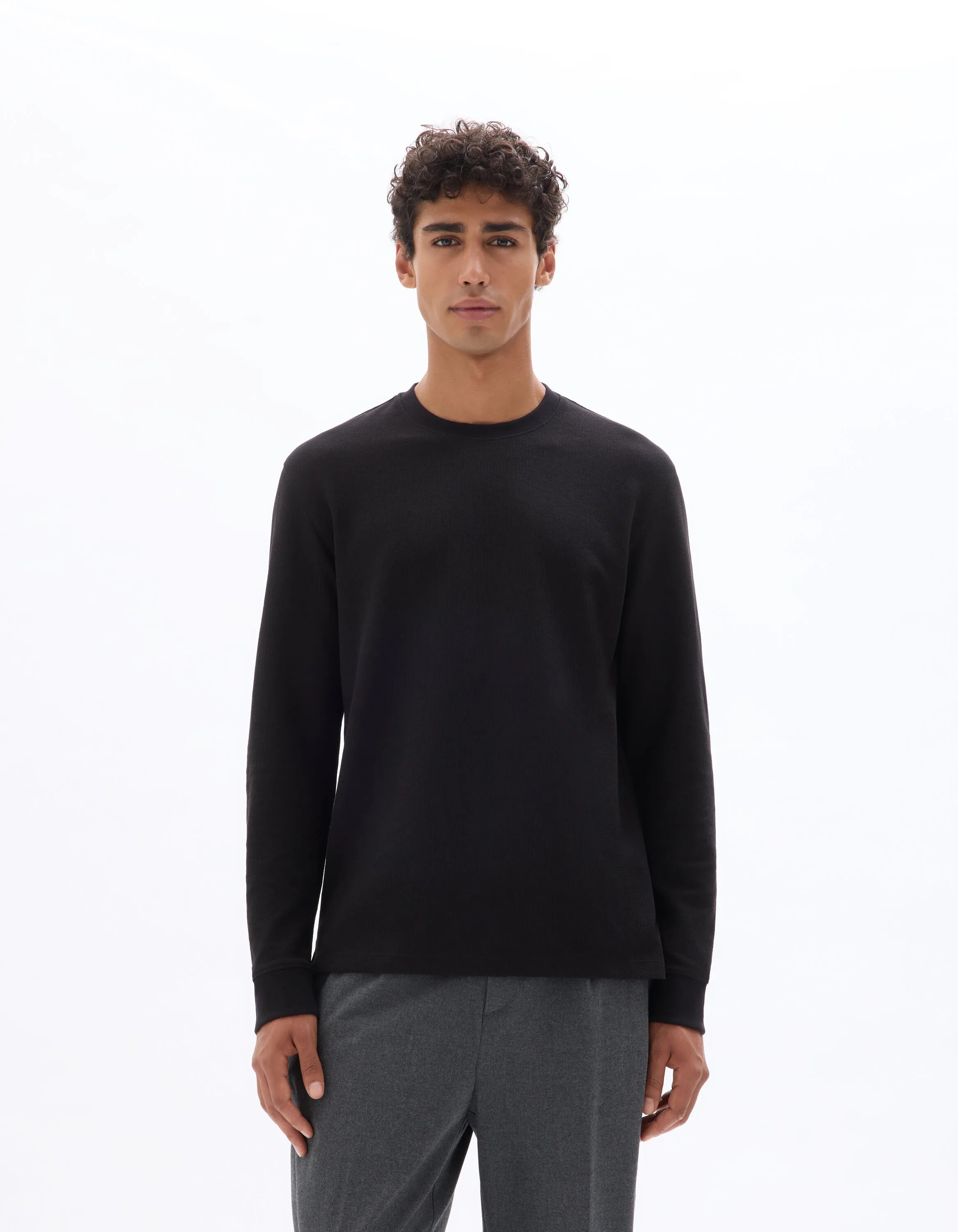 Celio_Black_Boxy Embossed Long-Sleeved T-Shirt_MECACHEML_BLACK_01