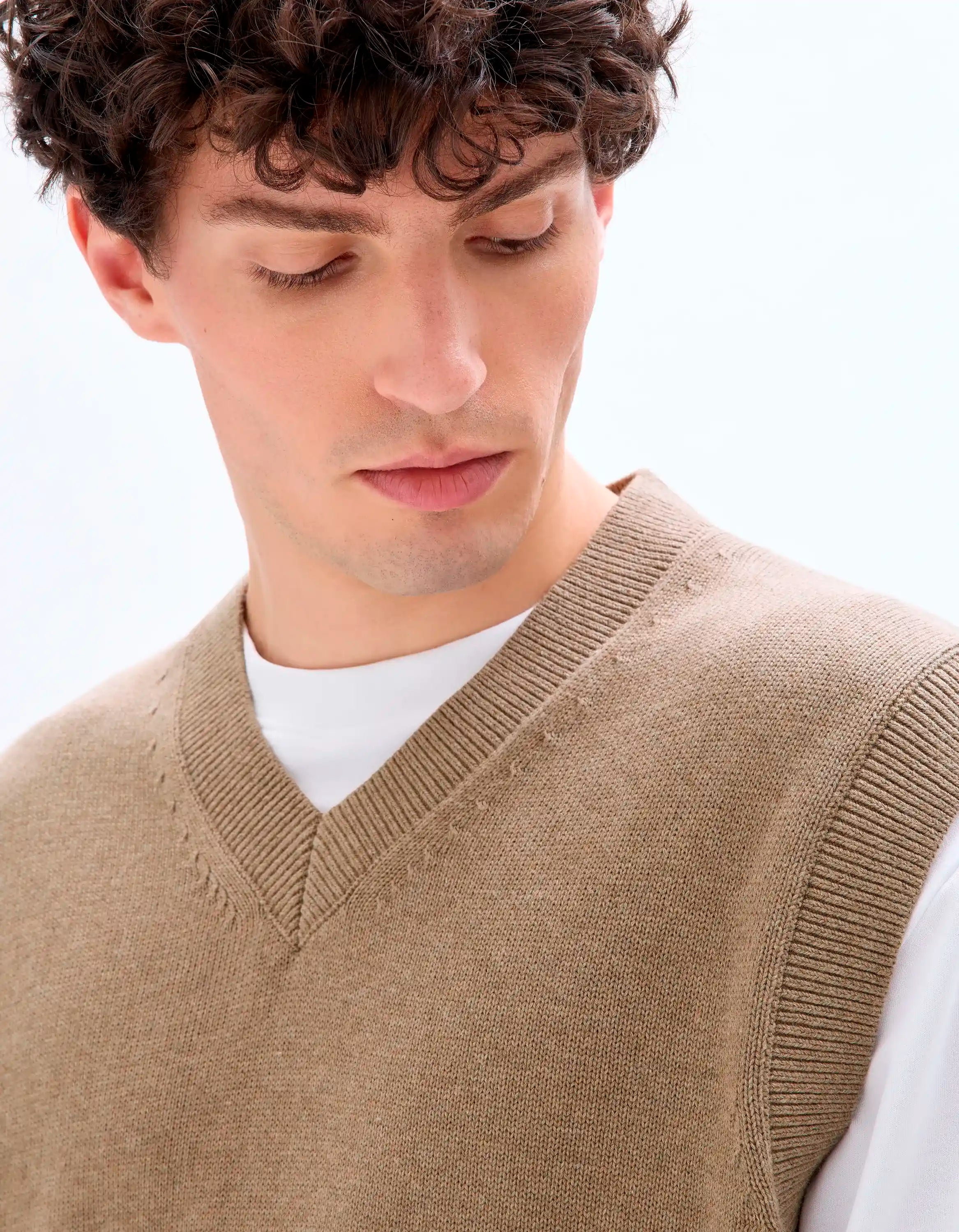 Celio_Beige Humus Mel_Sleeveless V-Neck Sweater 100% Cotton_MENIGHT_BEIGE HUMUS MEL_04