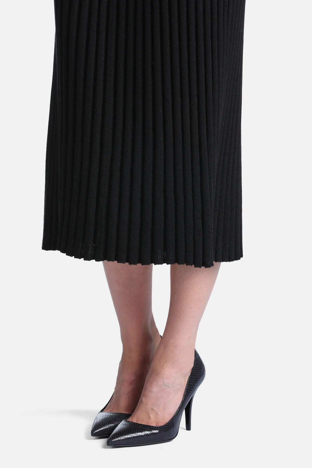 Luisa Spagnoli Nero Women Met Pleated Midi Dress SKU: MET_0101 Image 05