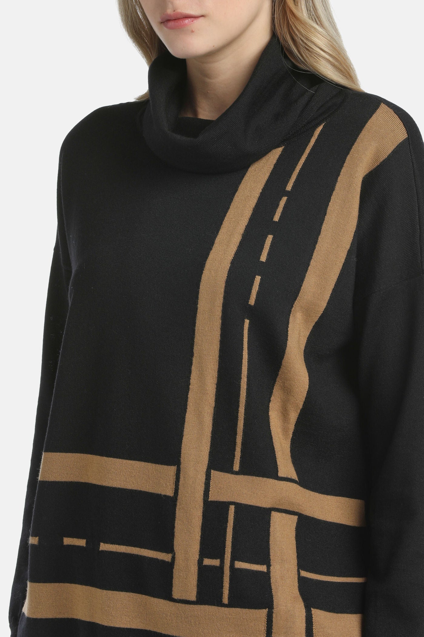 Luisa Spagnoli_Nero/Biscotto_Motel - Jacquard Turtleneck_MOTEL_0101 2246_03